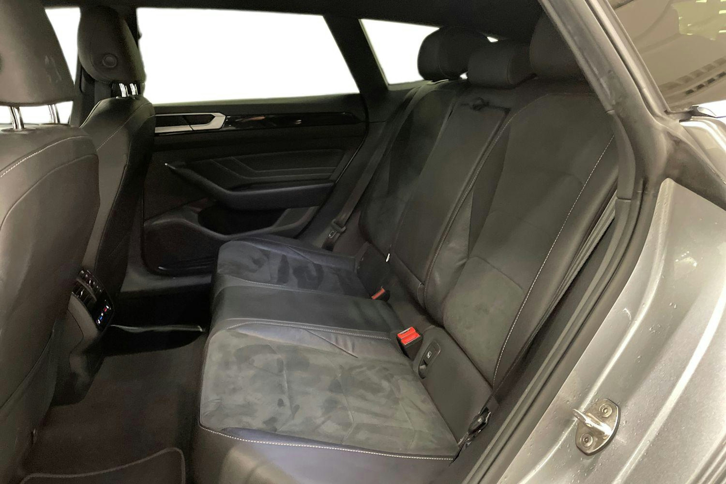 sininen Volkswagen Arteon 2021 kuva 10.