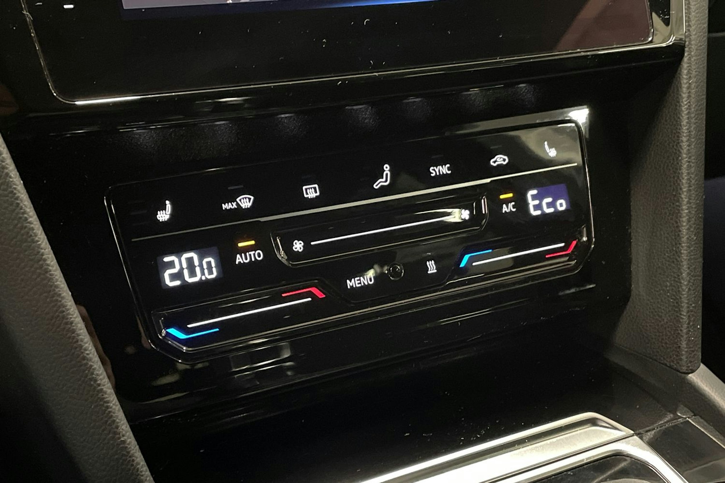 sininen Volkswagen Arteon 2021 kuva 19.