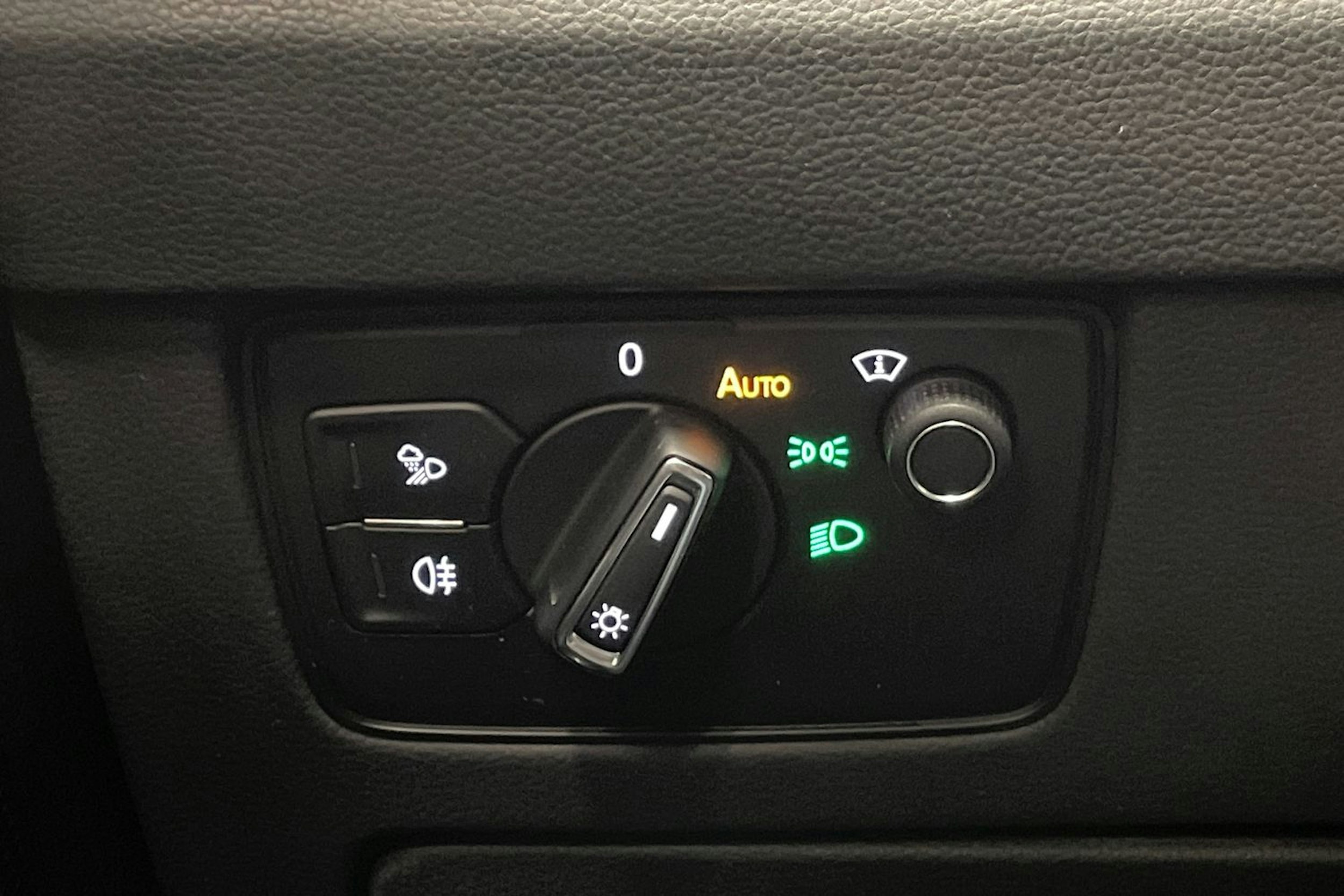 sininen Volkswagen Arteon 2021 kuva 20.