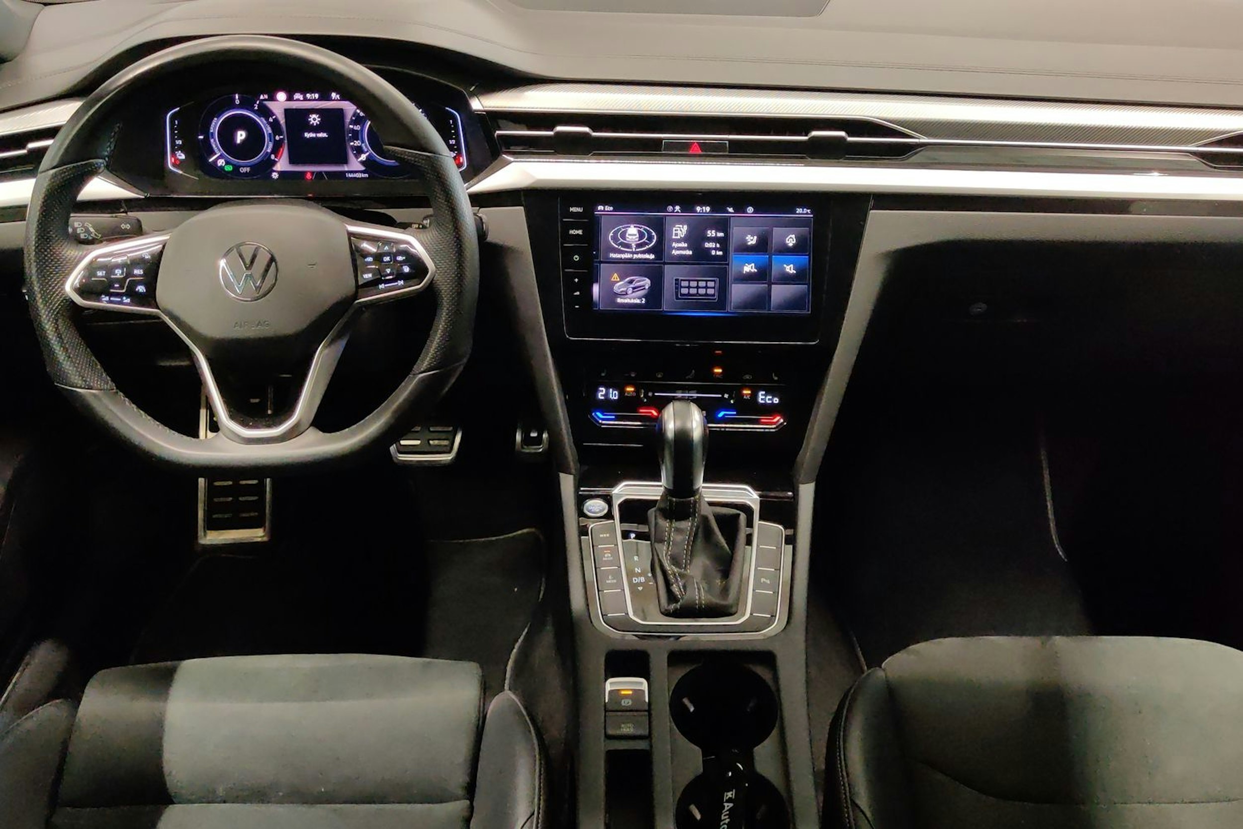 valkoinen Volkswagen Arteon 2021 kuva 9.