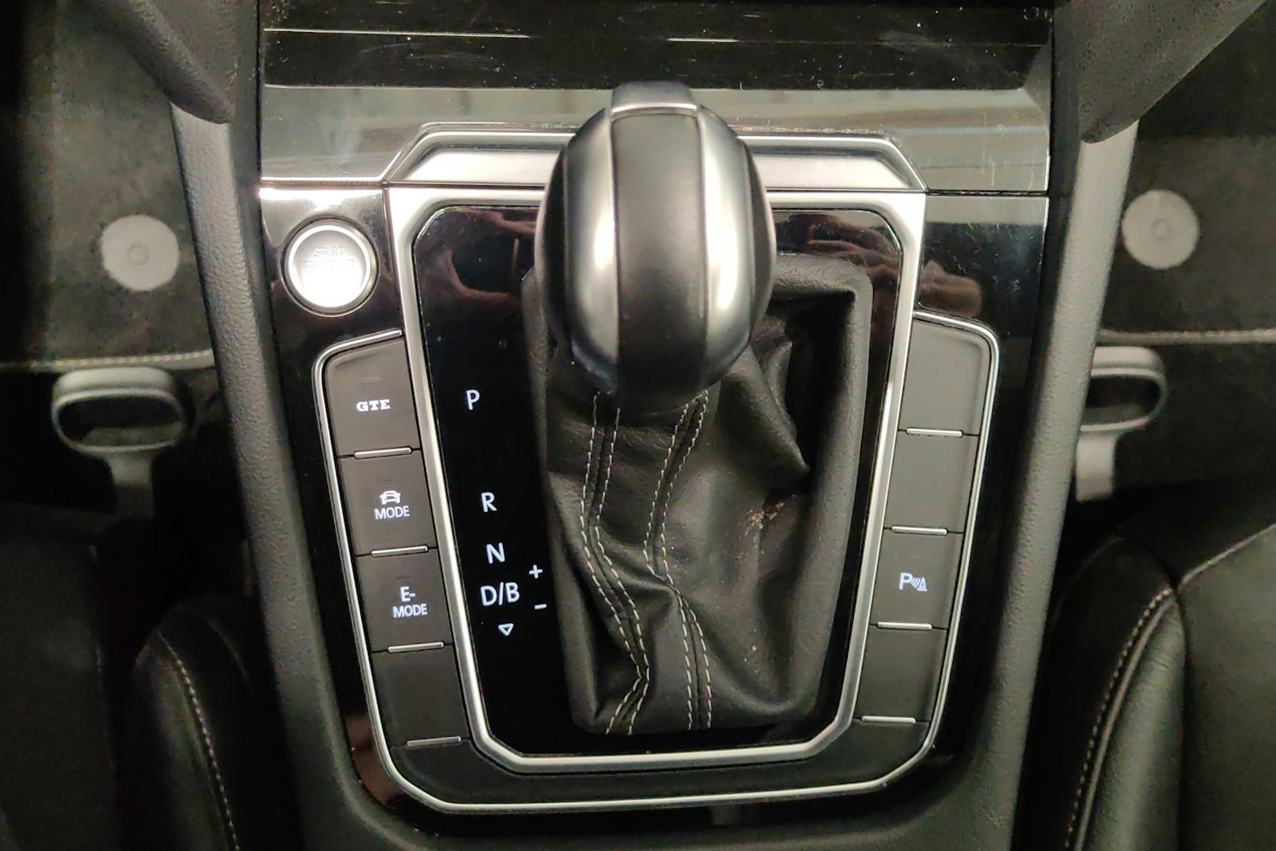 valkoinen Volkswagen Arteon 2021 kuva 20.