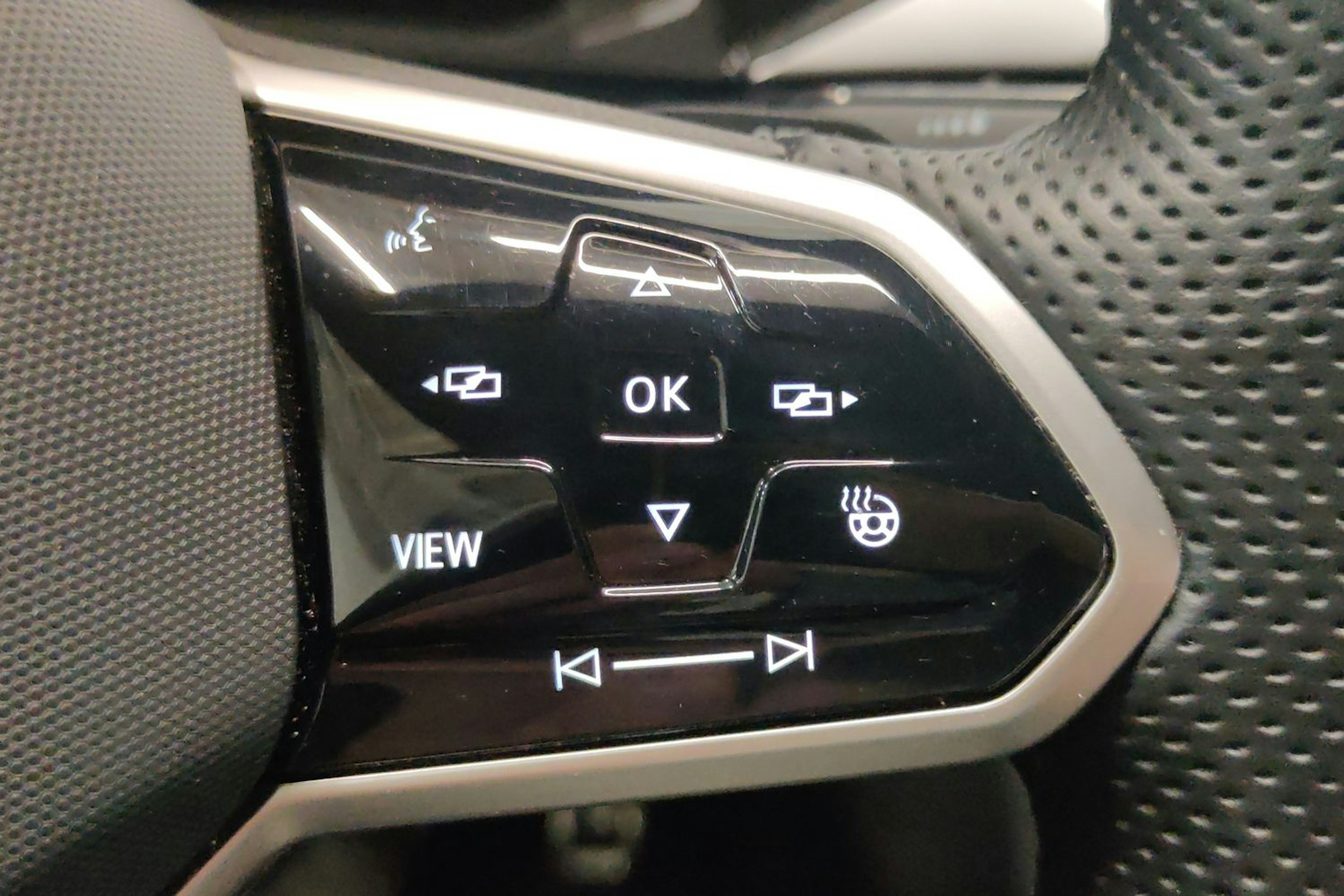 valkoinen Volkswagen Arteon 2021 kuva 22.