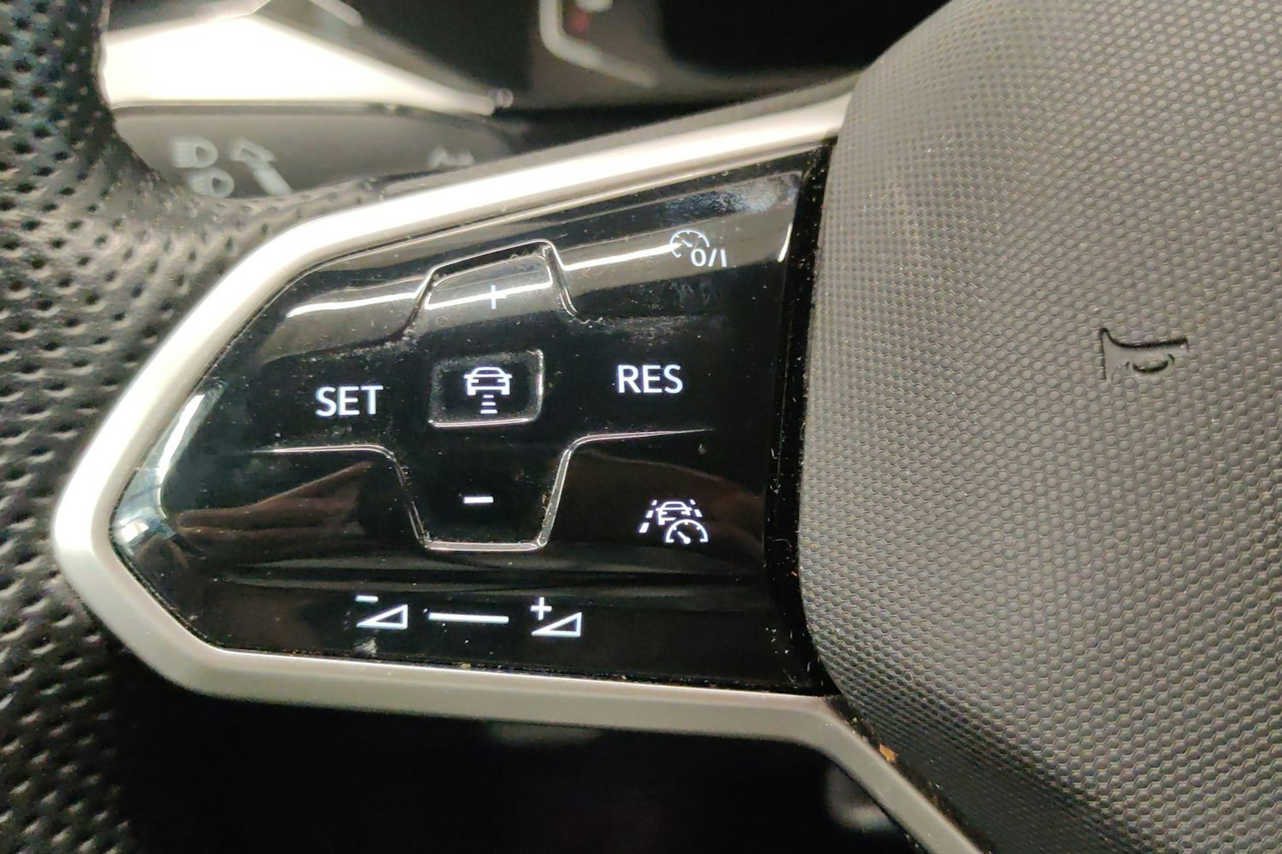 valkoinen Volkswagen Arteon 2021 kuva 23.