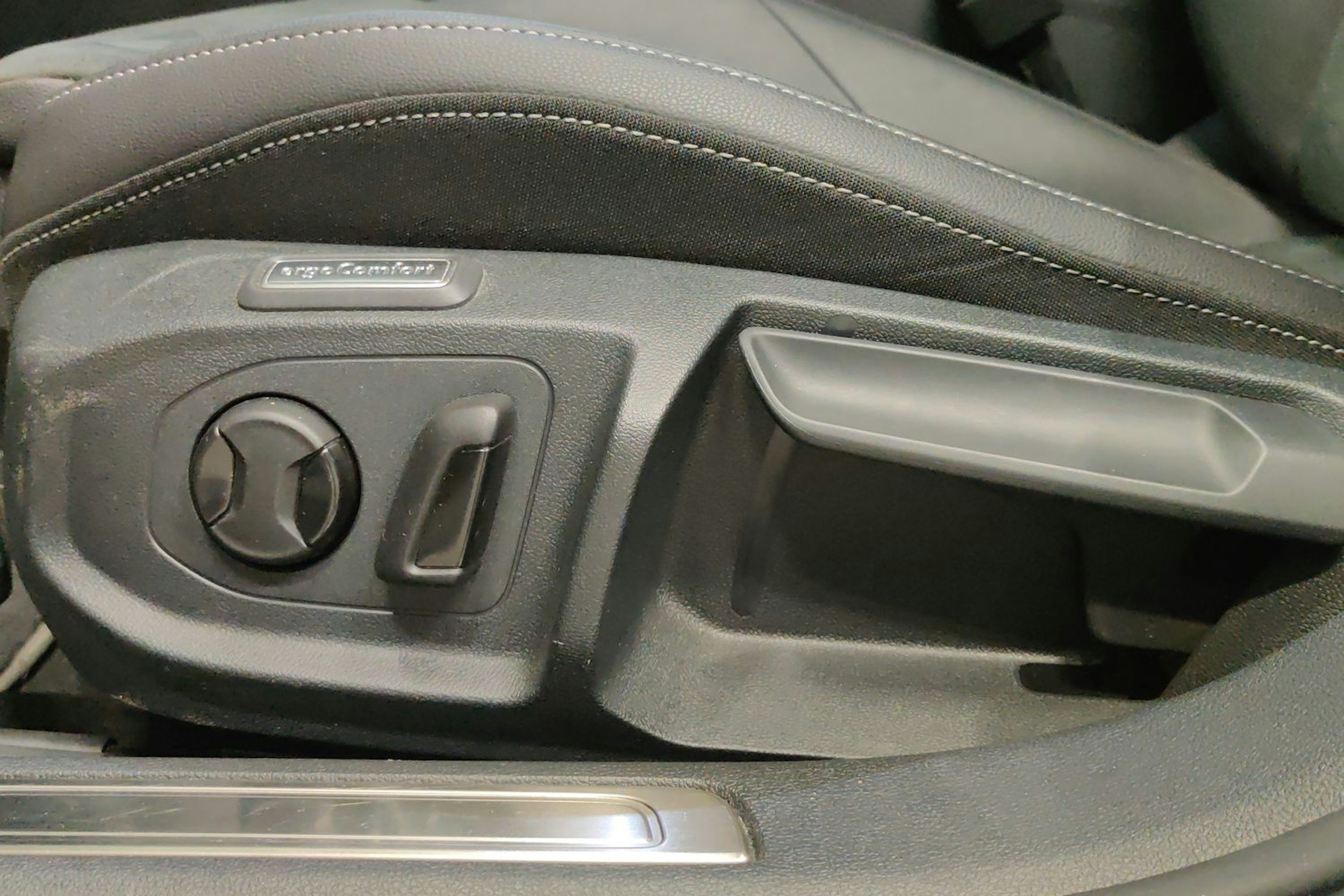 valkoinen Volkswagen Arteon 2021 kuva 24.