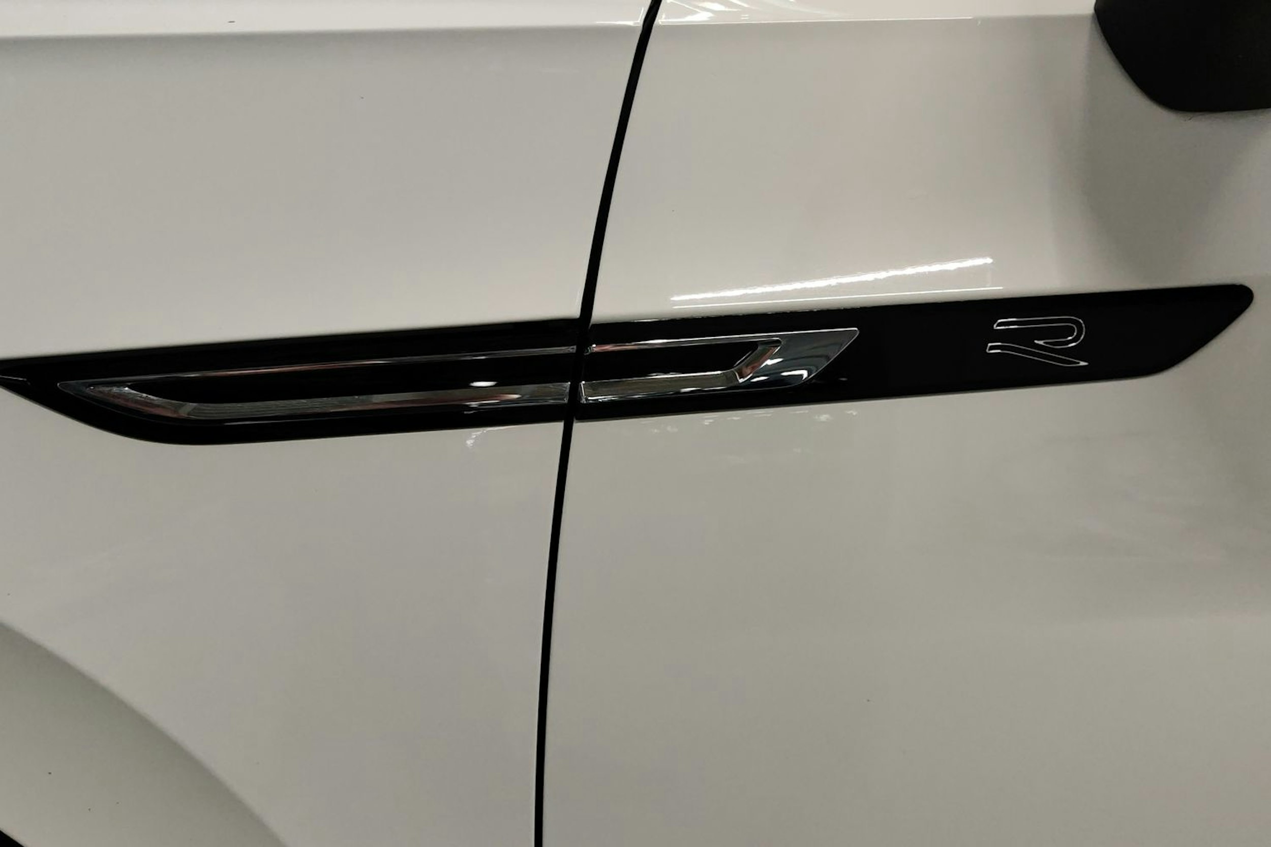 valkoinen Volkswagen Arteon 2021 kuva 30.