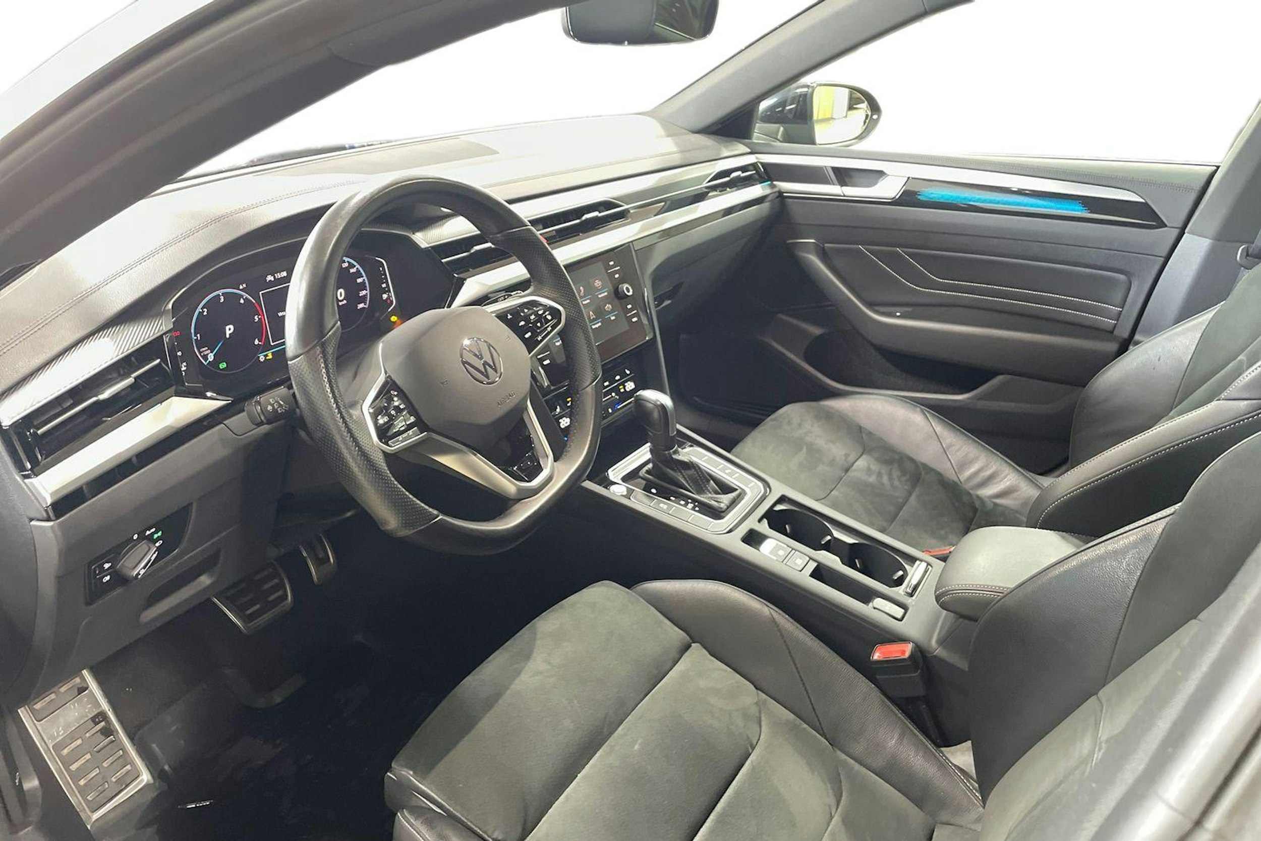 Musta Volkswagen Arteon 2021 kuva 7.