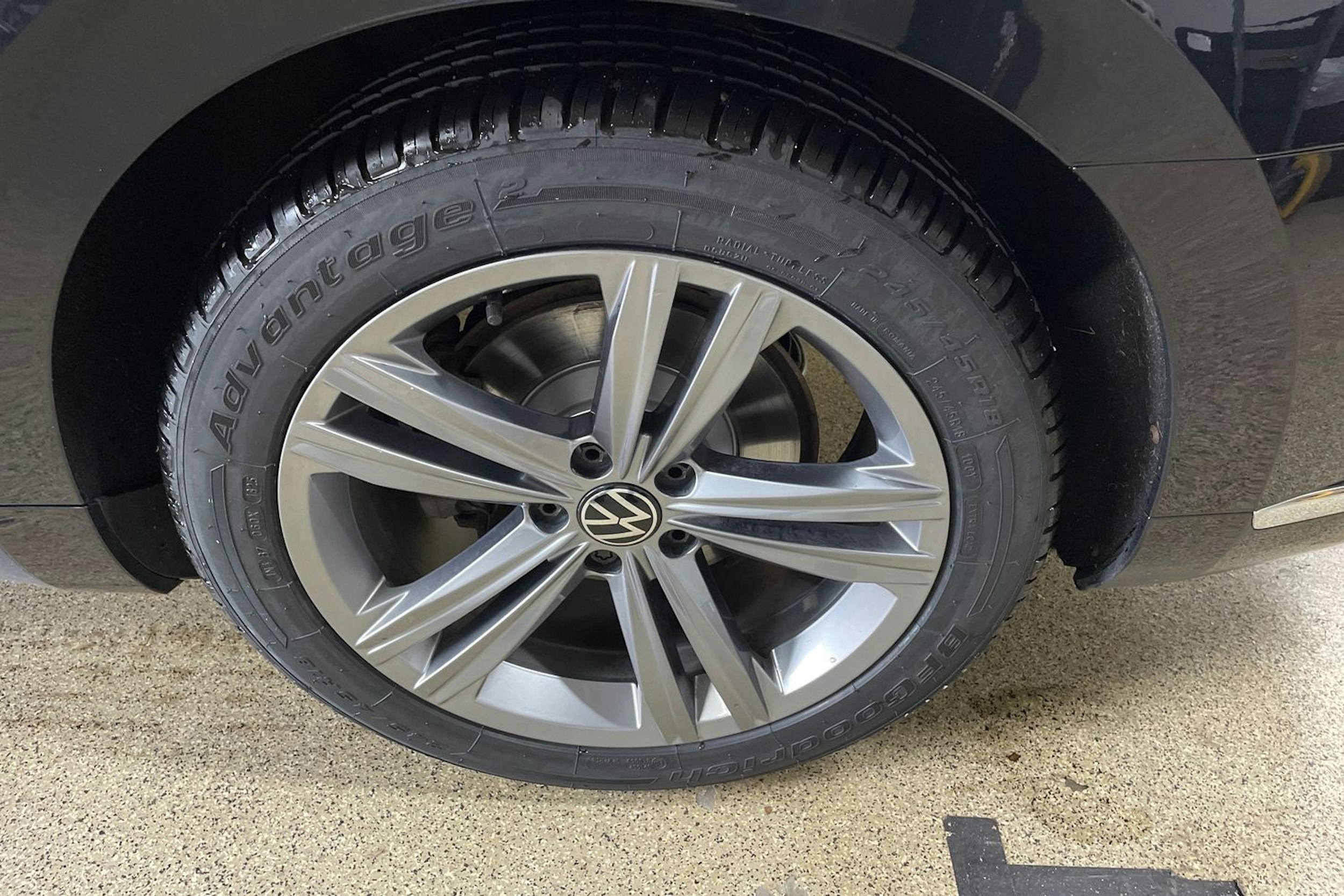 Musta Volkswagen Arteon 2021 kuva 11.