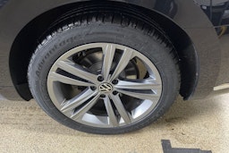 Musta Volkswagen Arteon 2021 kuva 11.
