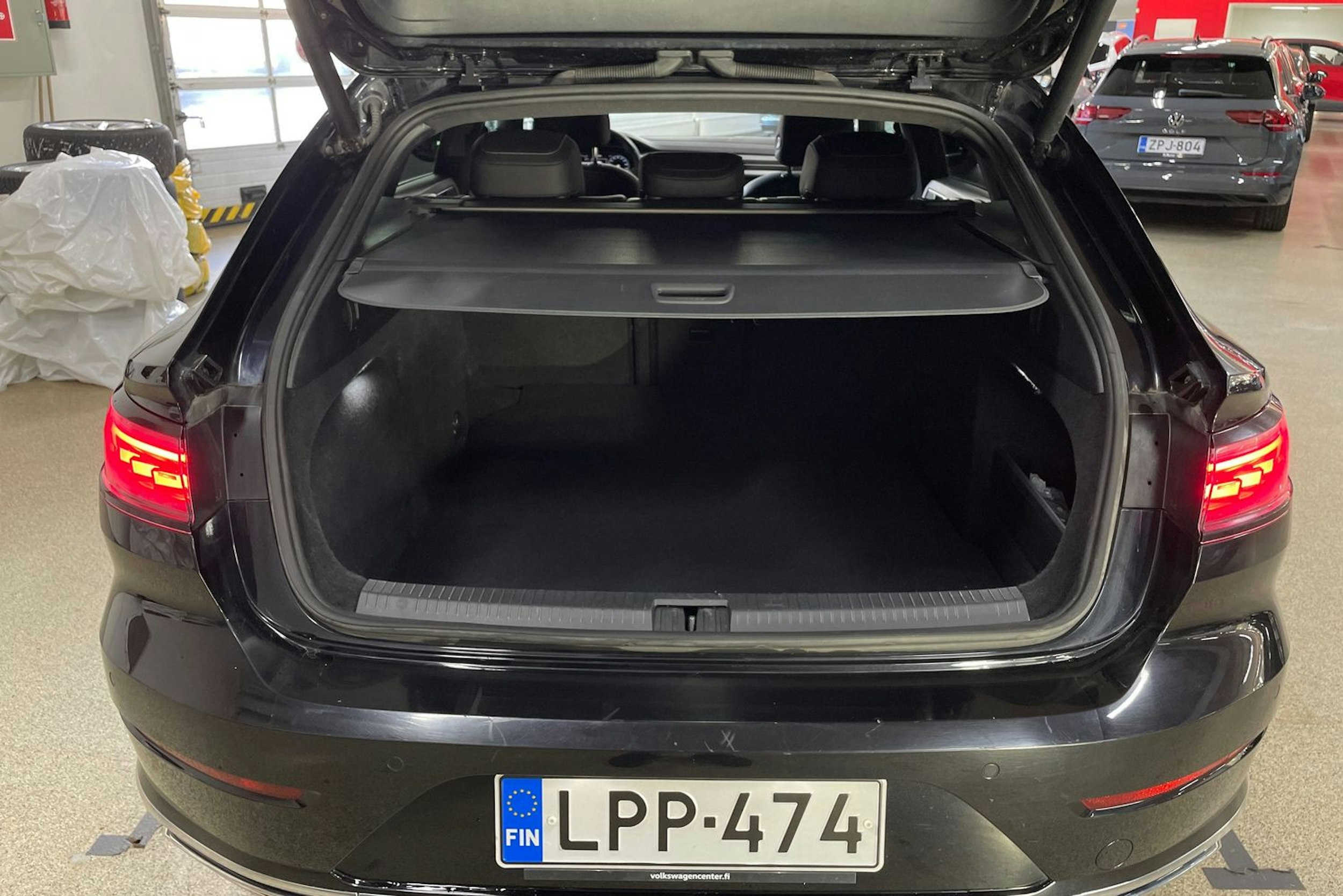 Musta Volkswagen Arteon 2021 kuva 14.