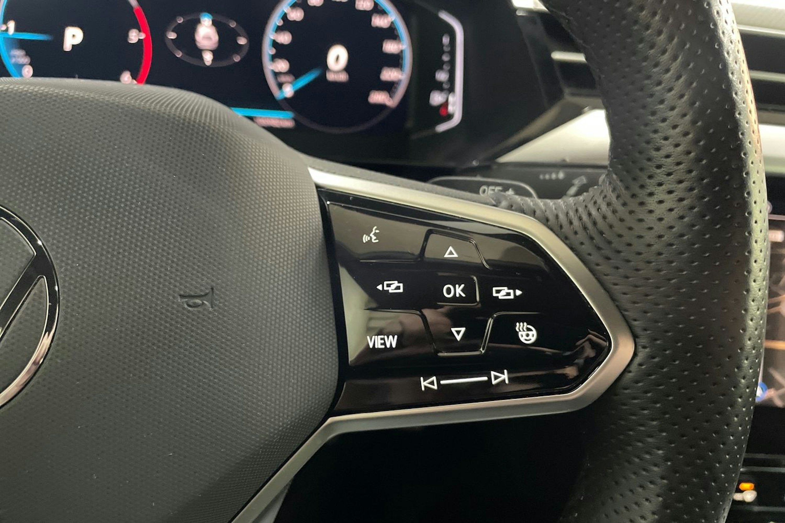 Musta Volkswagen Arteon 2021 kuva 19.