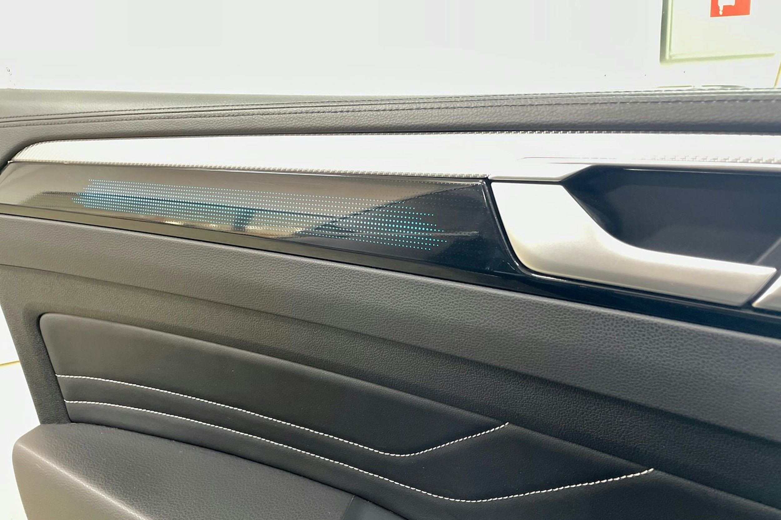 Musta Volkswagen Arteon 2021 kuva 22.
