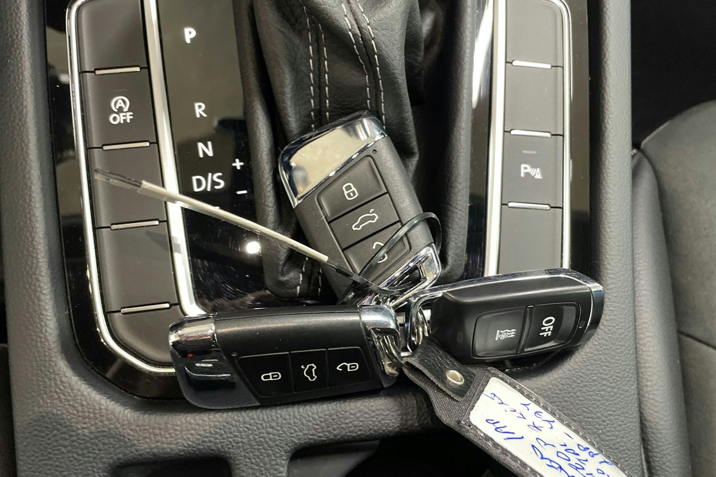 Musta Volkswagen Arteon 2021 kuva 23.