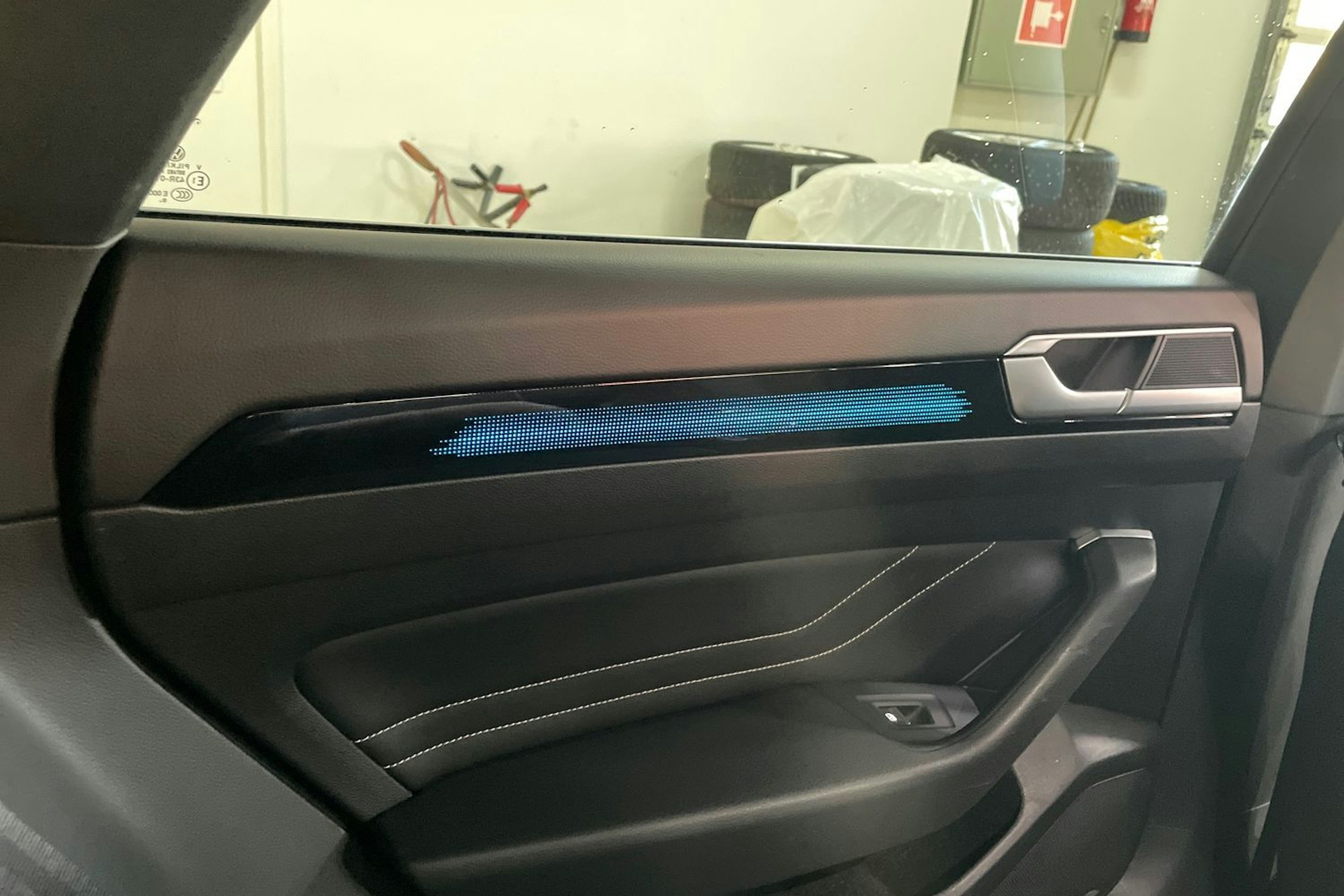 Musta Volkswagen Arteon 2021 kuva 26.