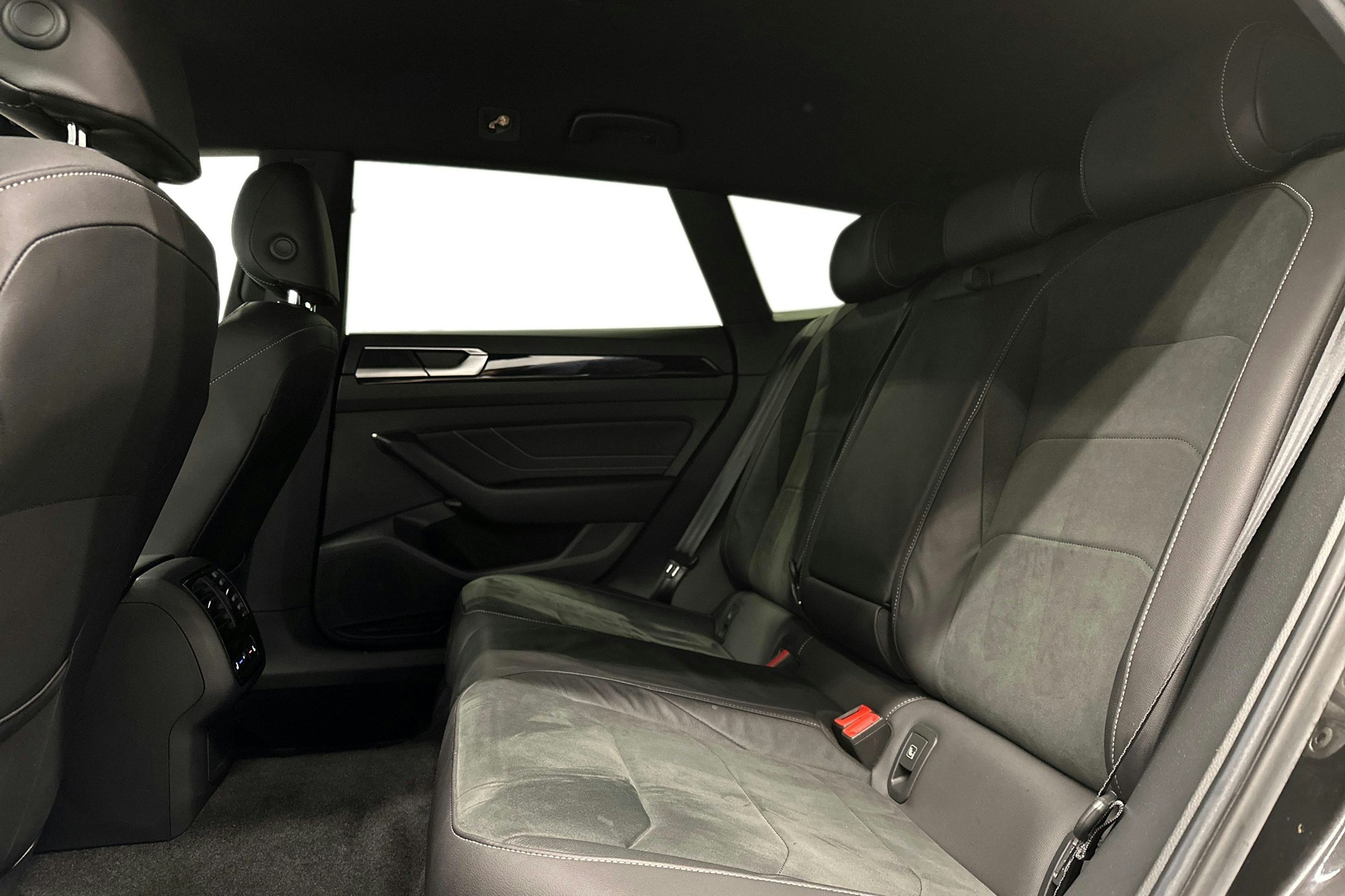 harmaa Volkswagen Arteon 2021 kuva 10.