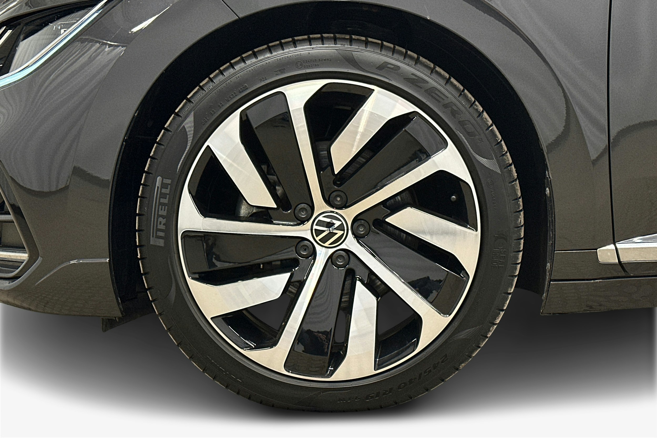 harmaa Volkswagen Arteon 2021 kuva 11.