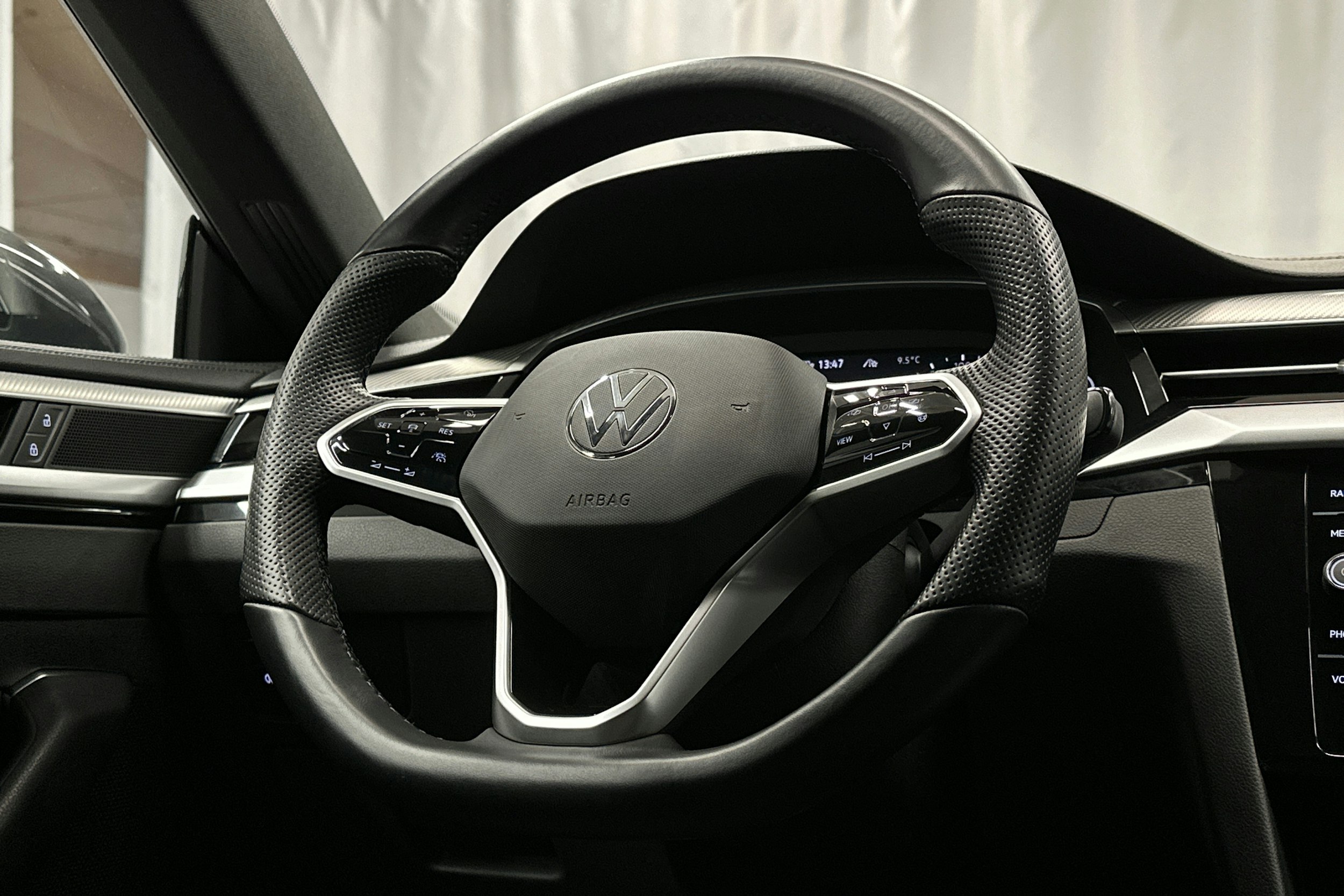 harmaa Volkswagen Arteon 2021 kuva 19.