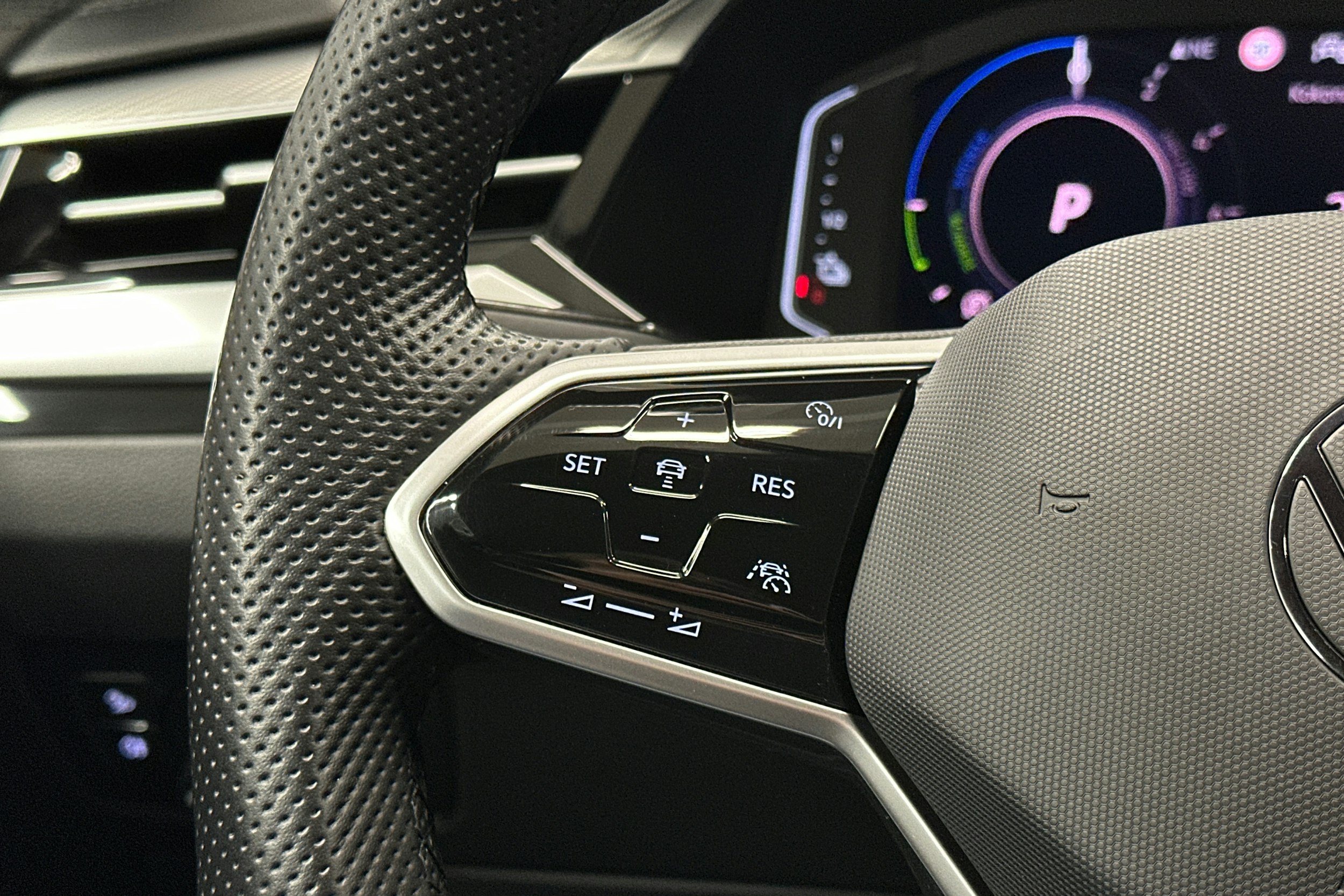 harmaa Volkswagen Arteon 2021 kuva 20.