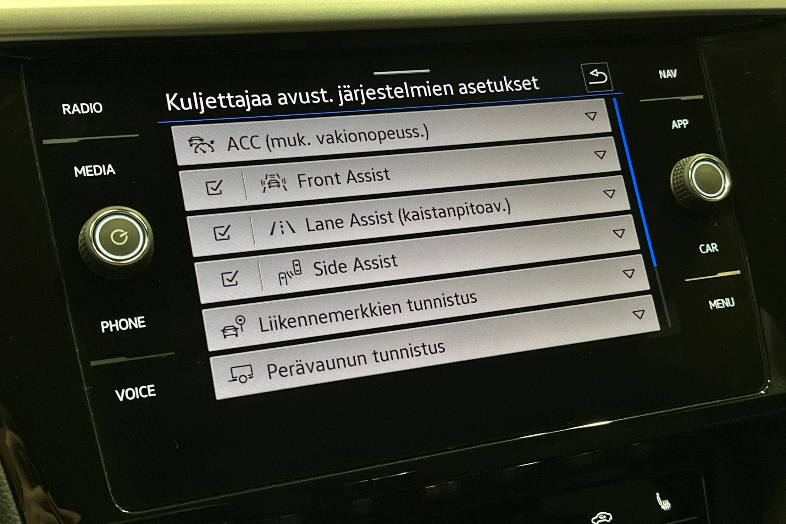 harmaa Volkswagen Arteon 2021 kuva 26.