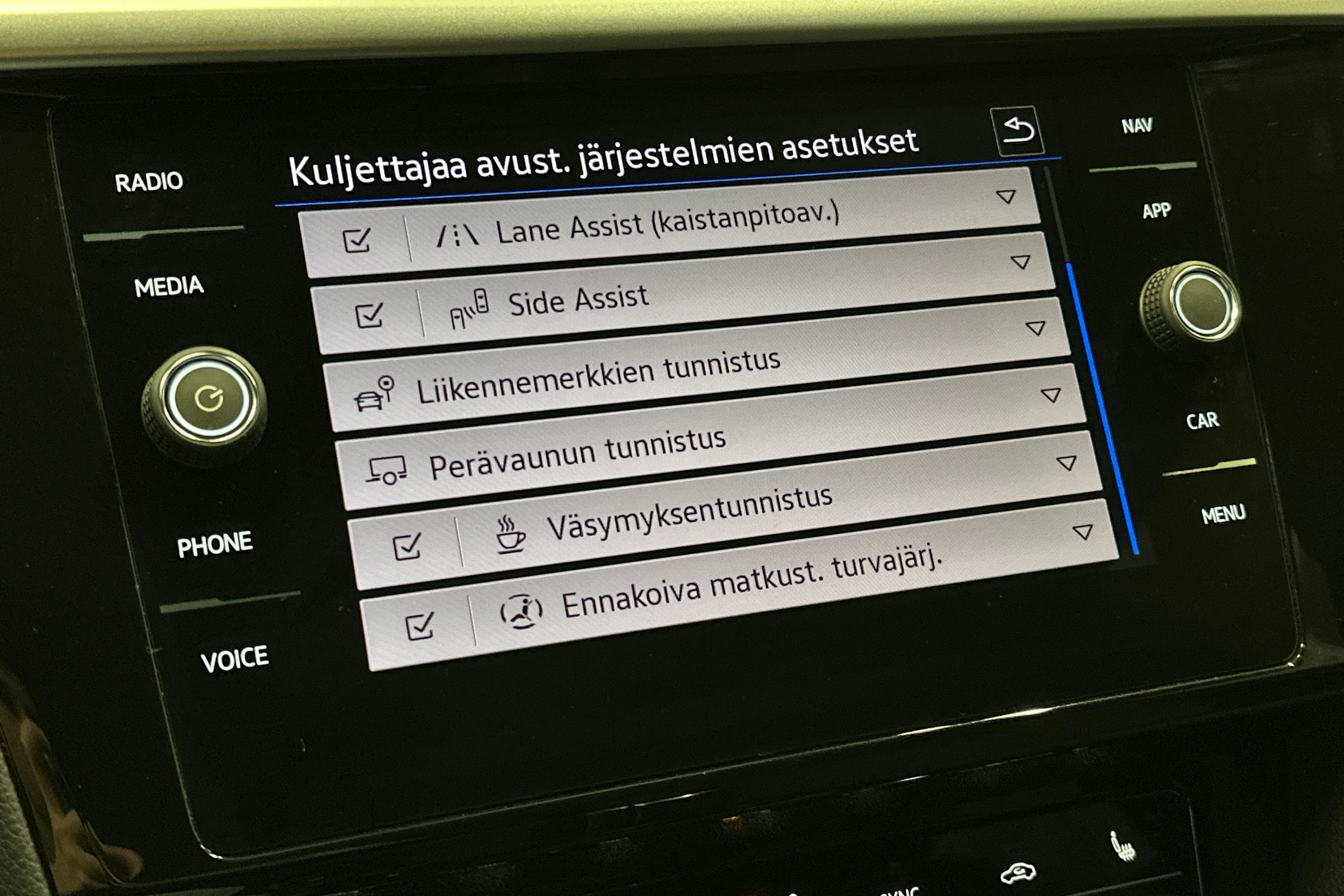 harmaa Volkswagen Arteon 2021 kuva 27.