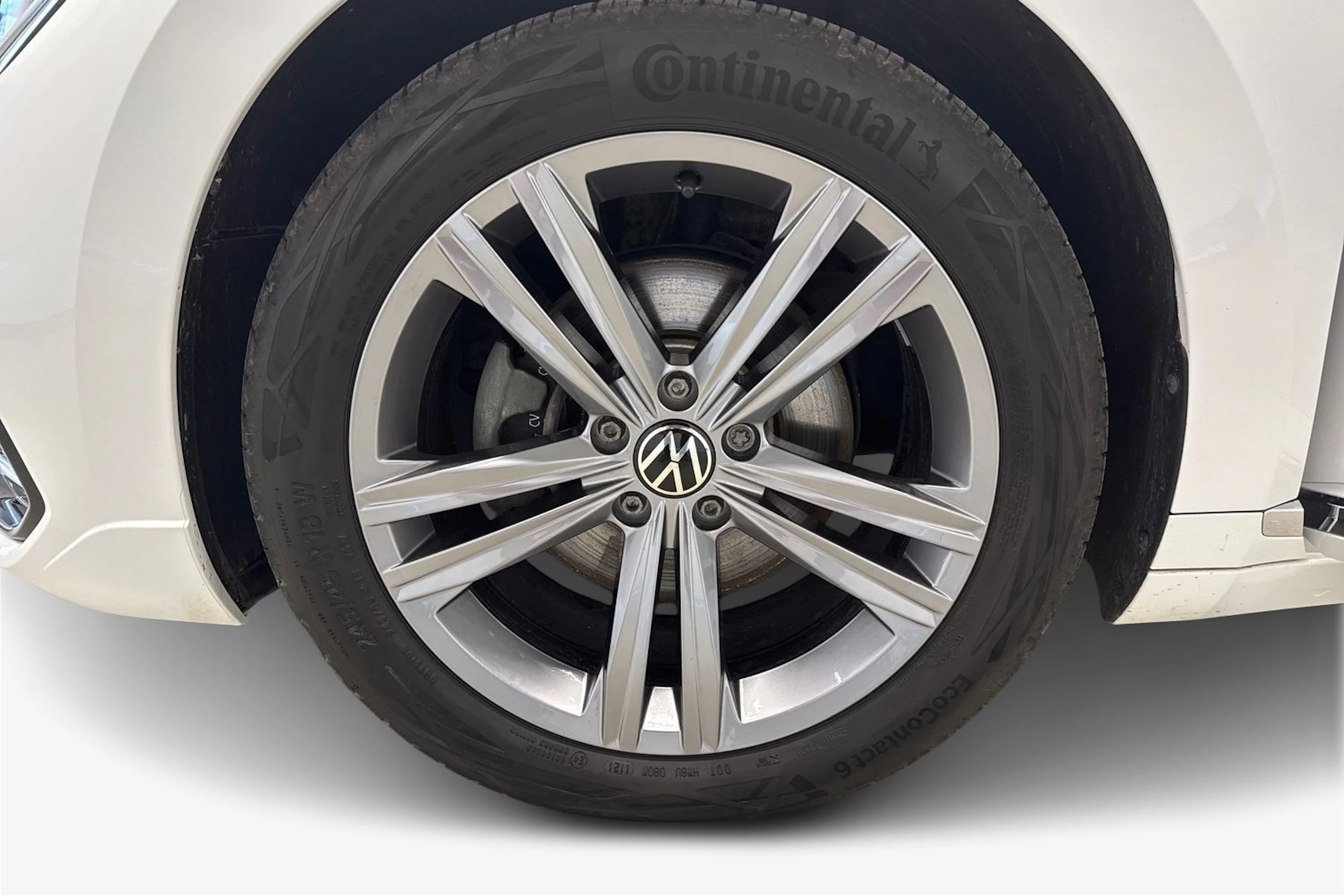 valkoinen Volkswagen Arteon 2021 kuva 12.