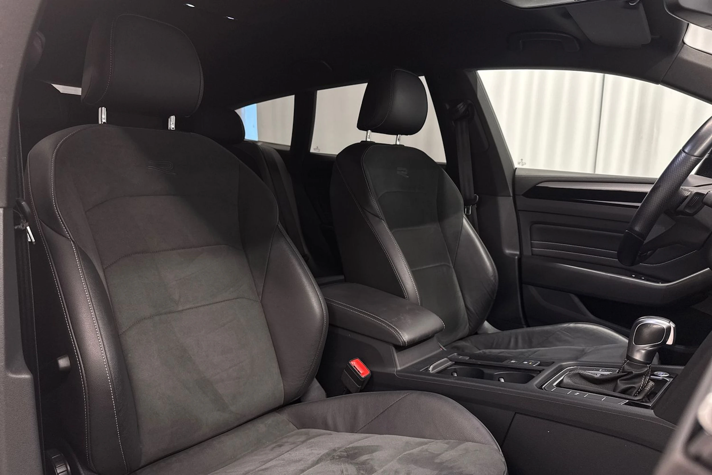 valkoinen Volkswagen Arteon 2021 kuva 15.