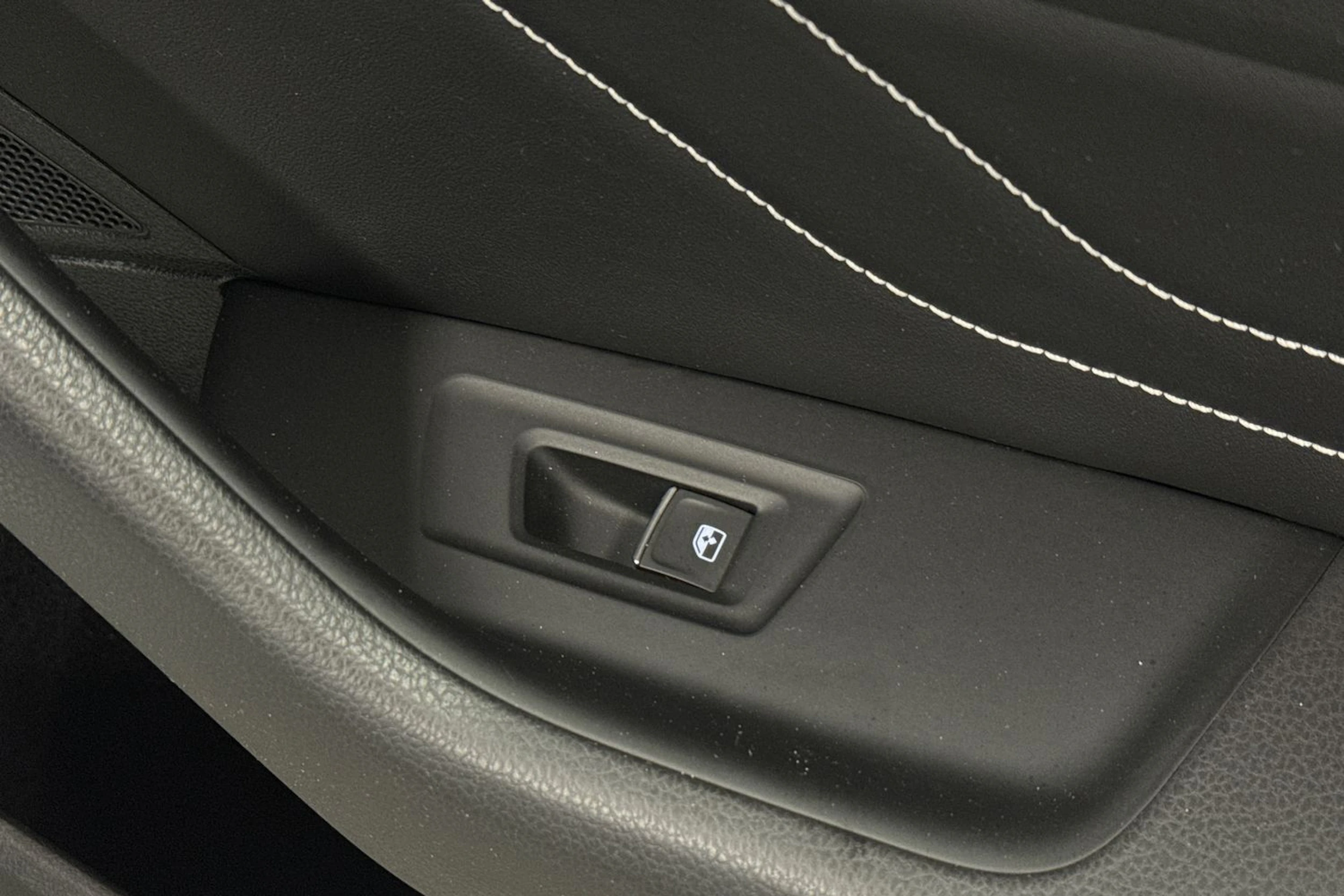valkoinen Volkswagen Arteon 2021 kuva 17.