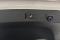 valkoinen Volkswagen Arteon 2021 kuva 22.