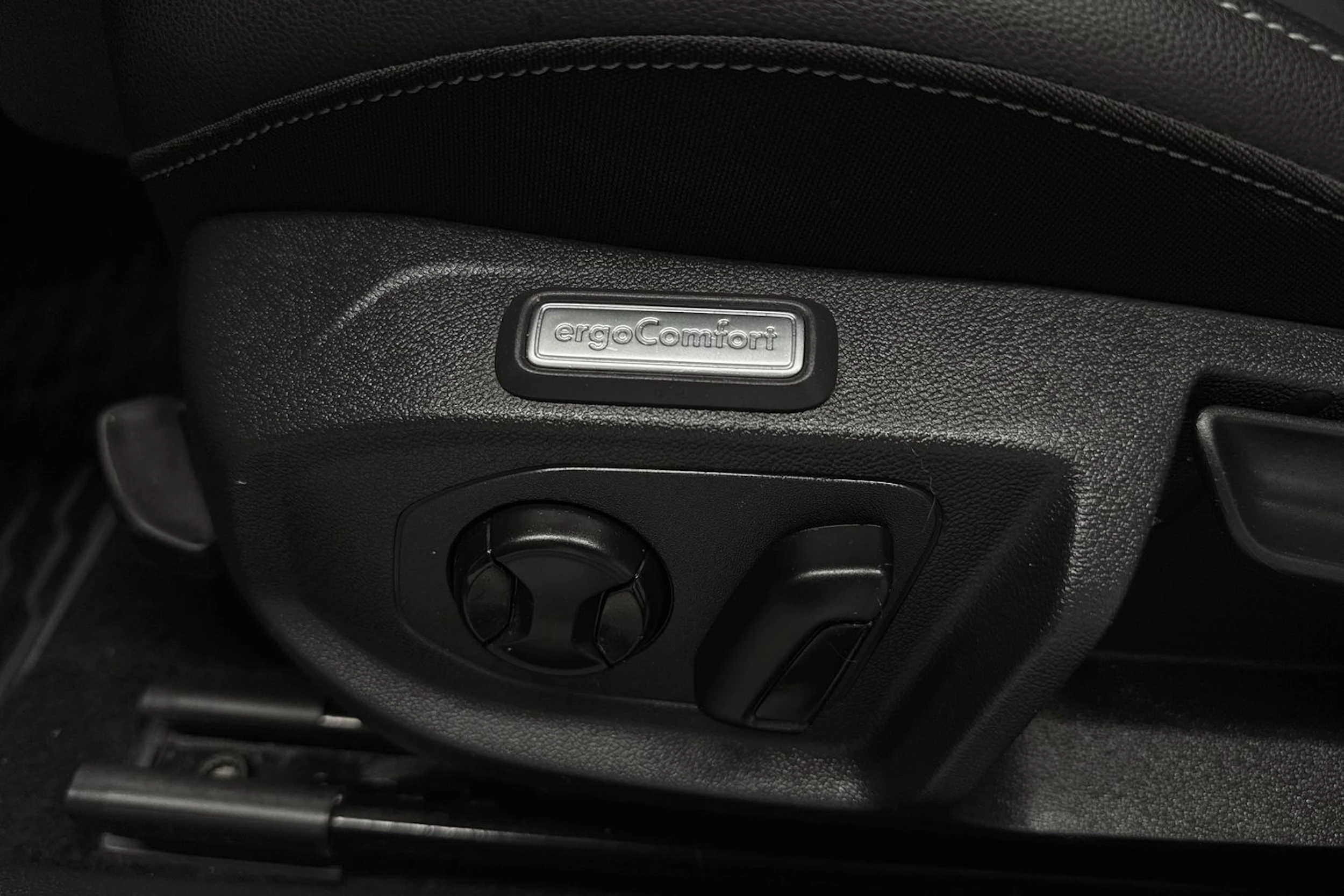 valkoinen Volkswagen Arteon 2021 kuva 23.