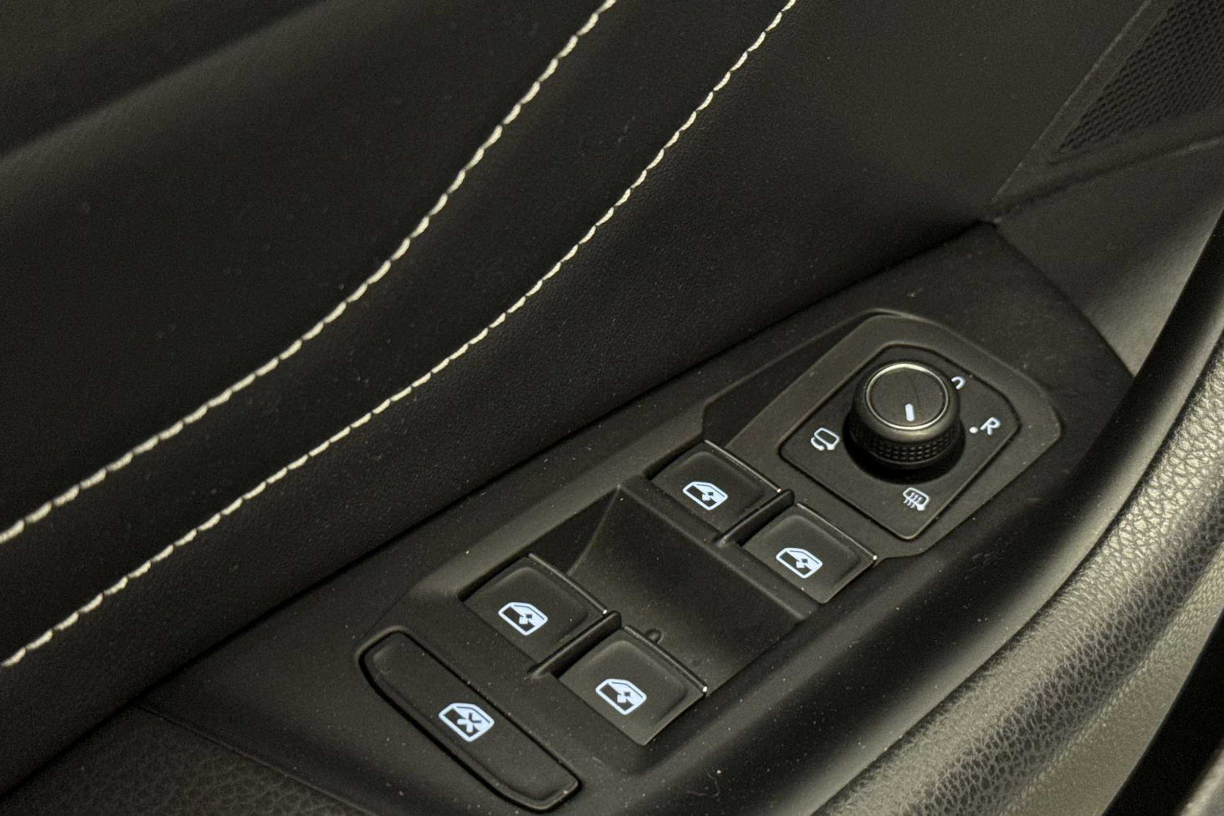 valkoinen Volkswagen Arteon 2021 kuva 24.