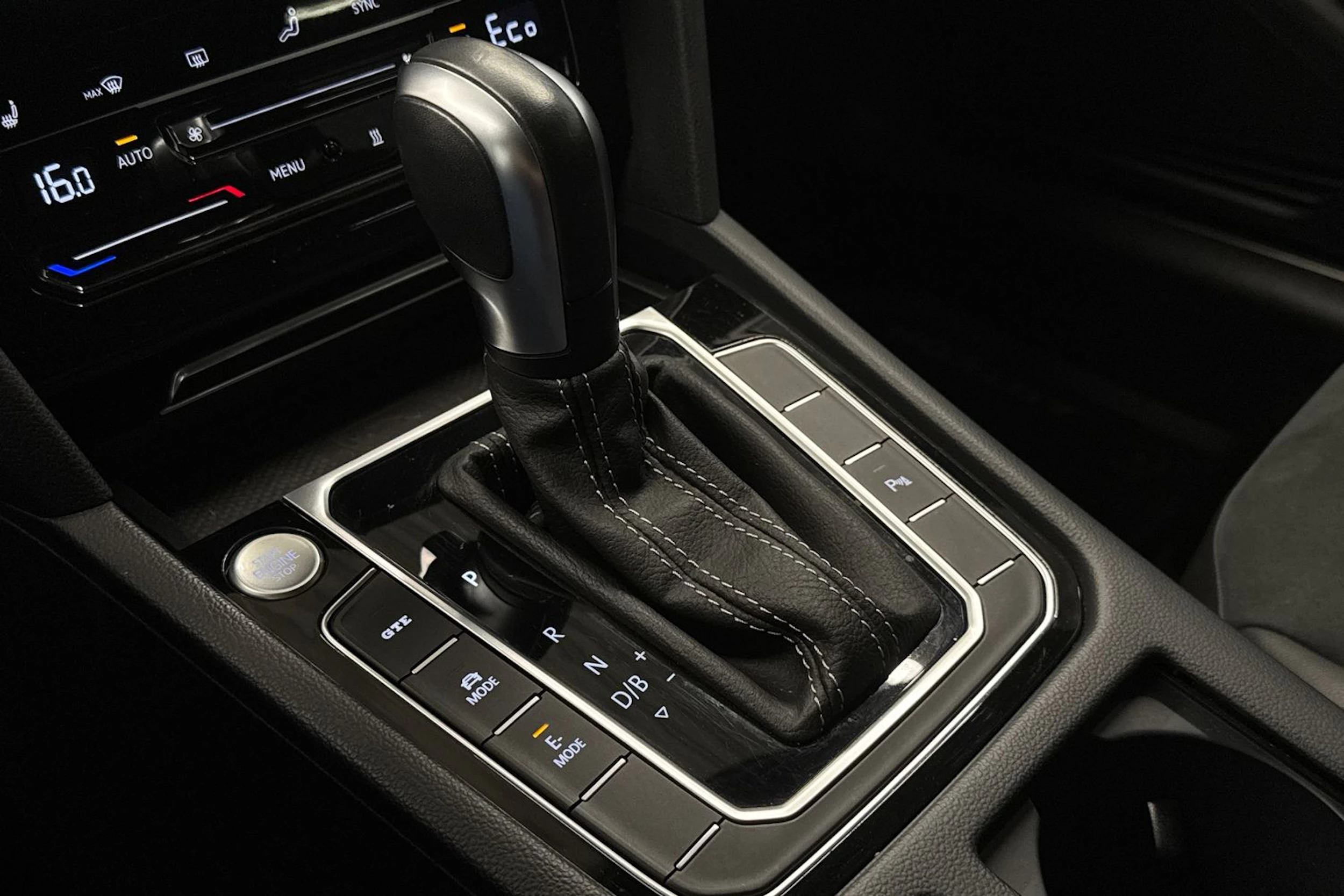 valkoinen Volkswagen Arteon 2021 kuva 31.