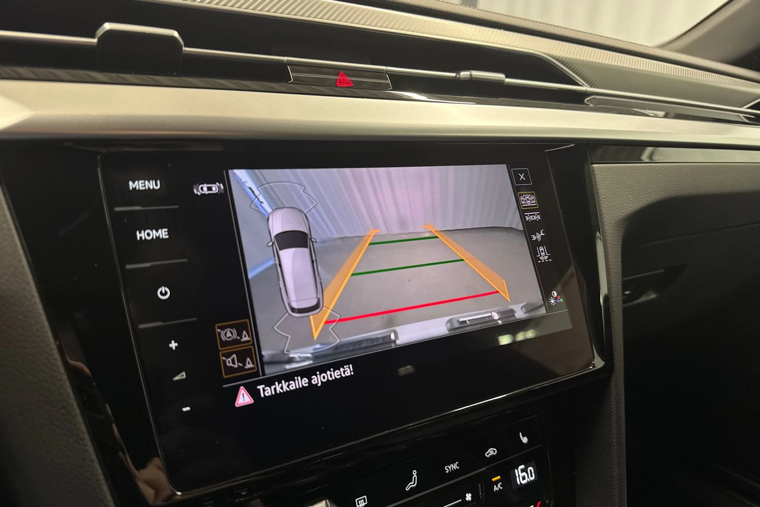 valkoinen Volkswagen Arteon 2021 kuva 36.