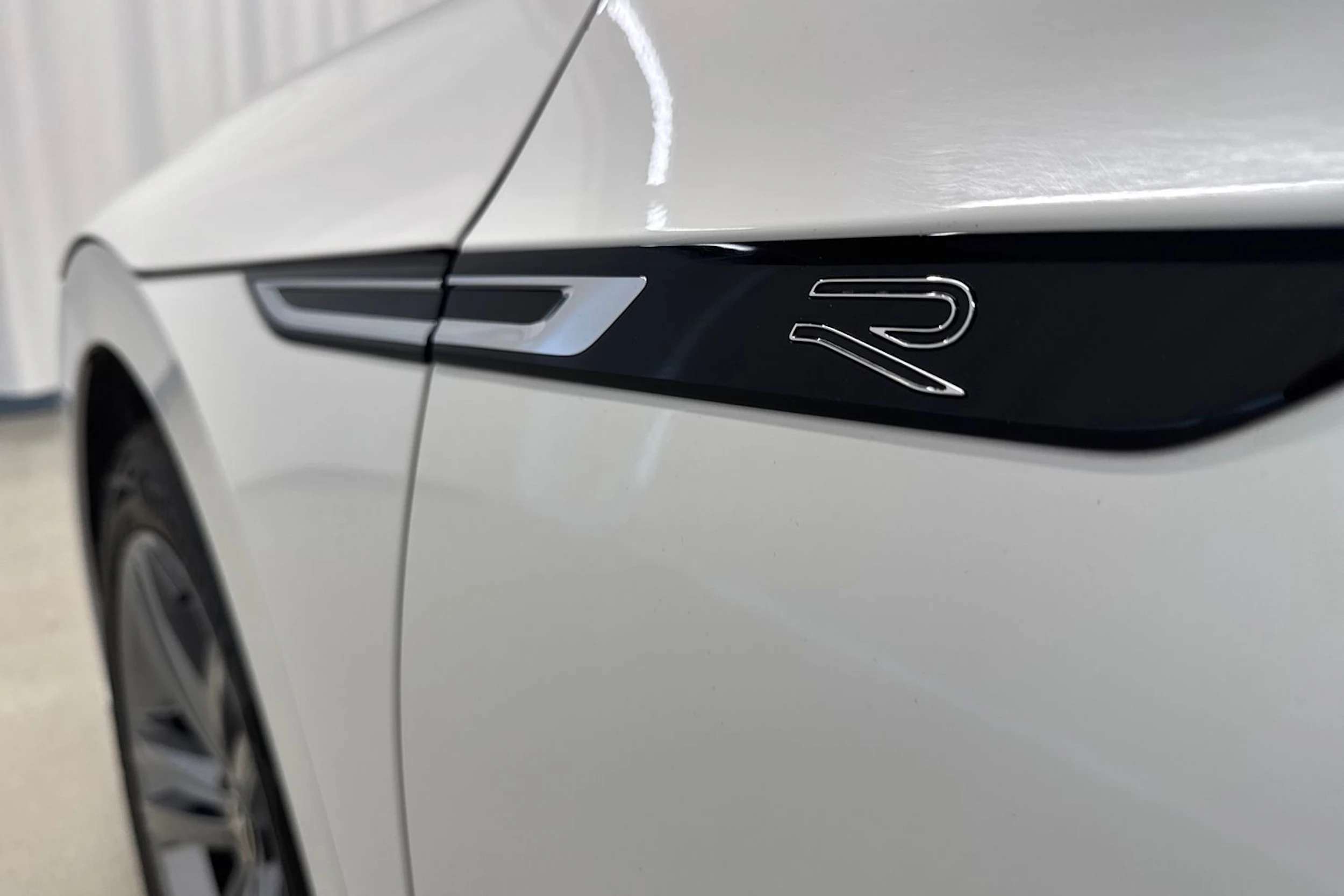 valkoinen Volkswagen Arteon 2021 kuva 37.