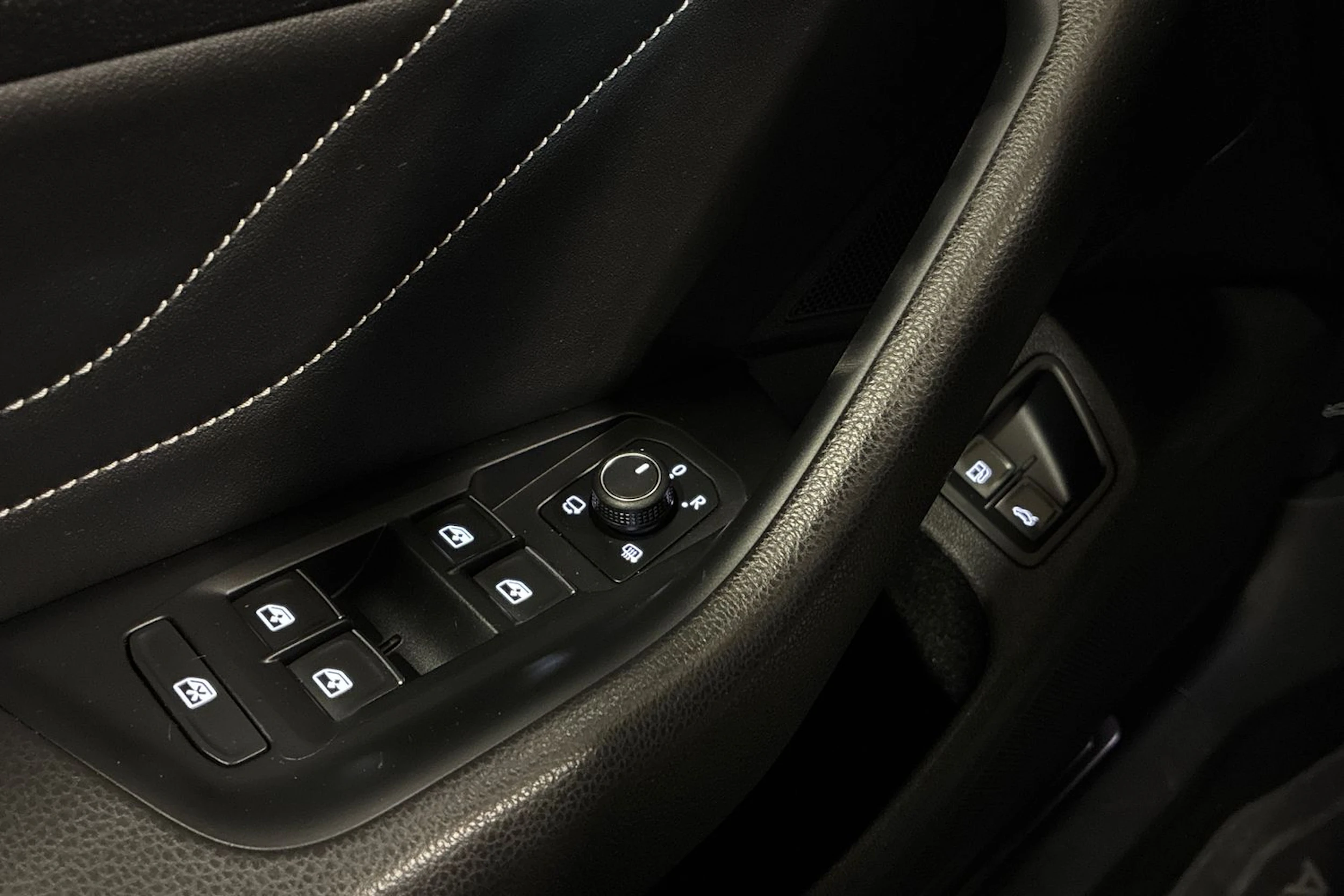 met. musta Volkswagen Arteon 2021 kuva 18.