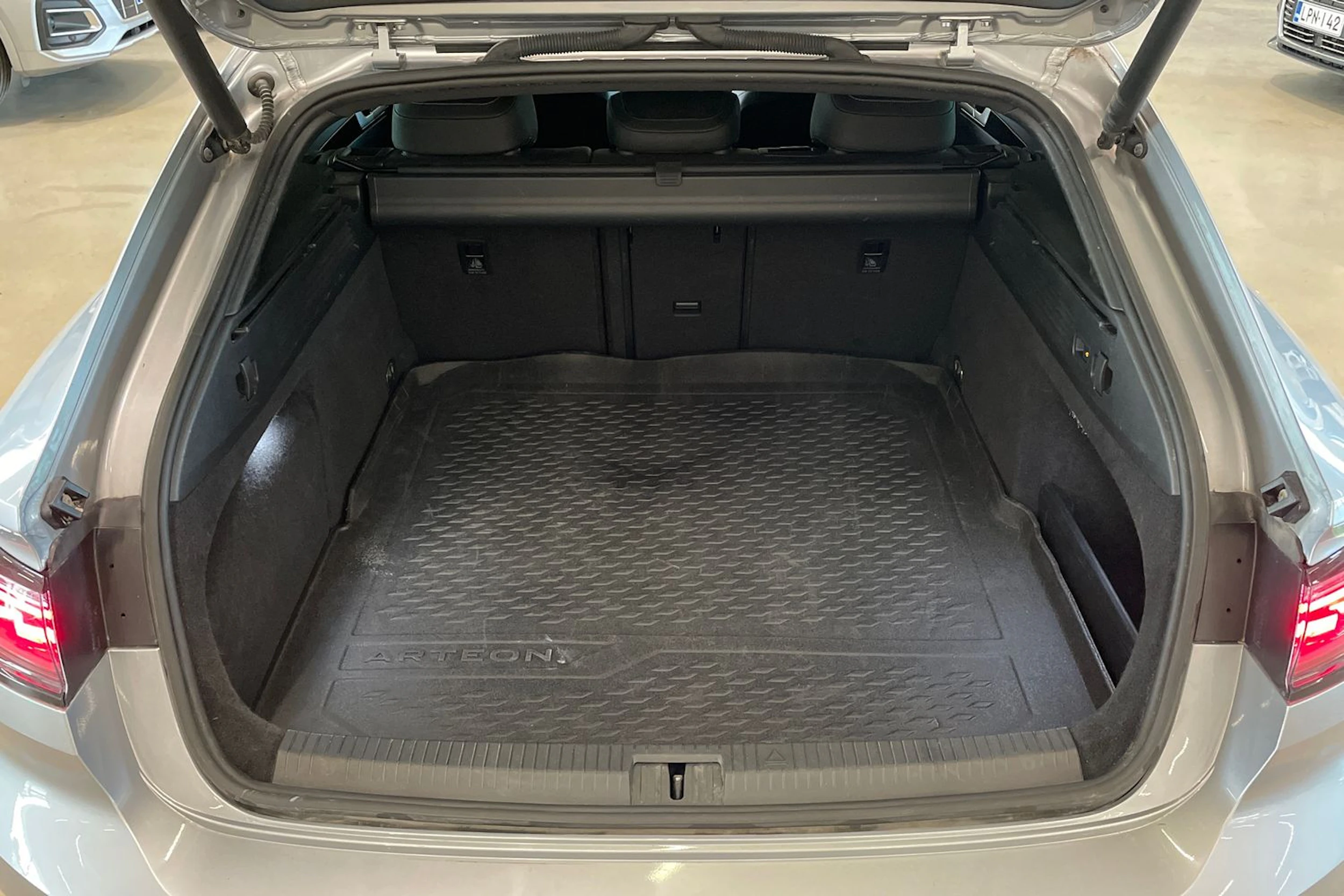 hopea Volkswagen Arteon 2021 kuva 28.
