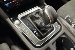 harmaa Volkswagen Arteon 2021 kuva 33.
