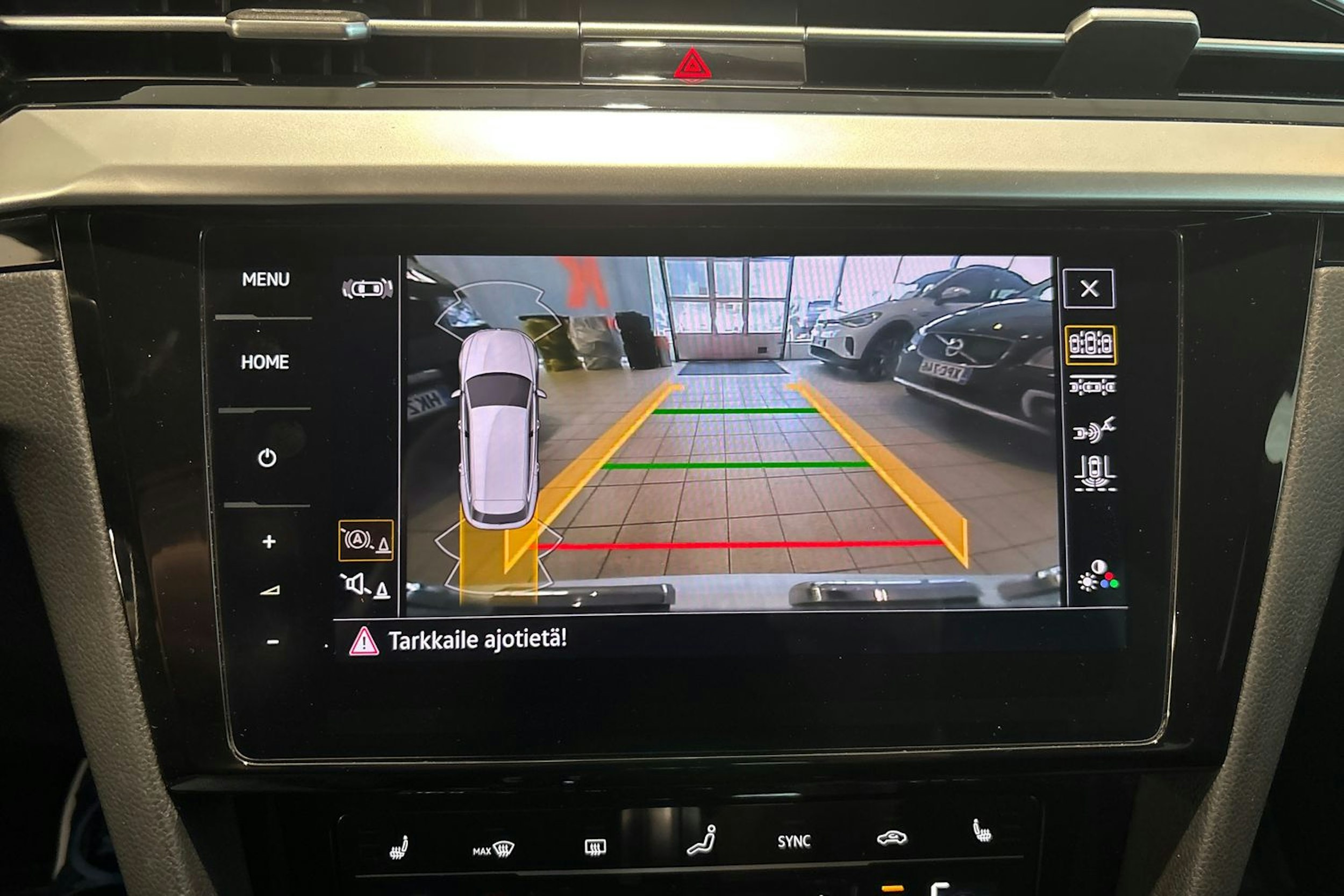 valkoinen Volkswagen Arteon 2021 kuva 18.