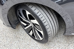 harmaa Volkswagen Arteon 2021 kuva 13.
