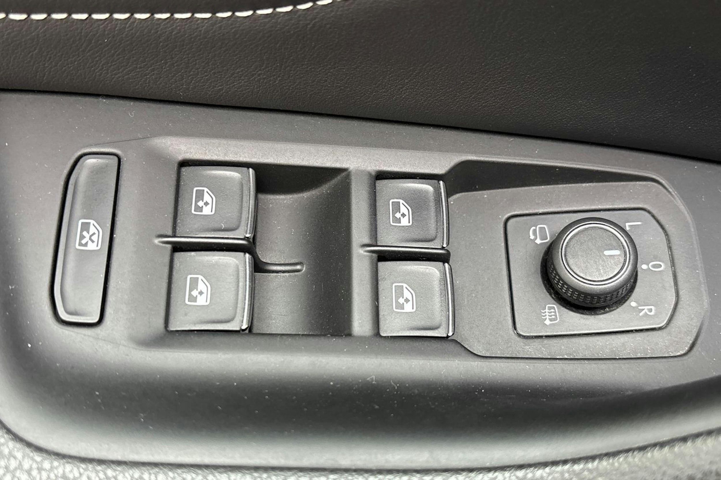 harmaa Volkswagen Arteon 2021 kuva 20.