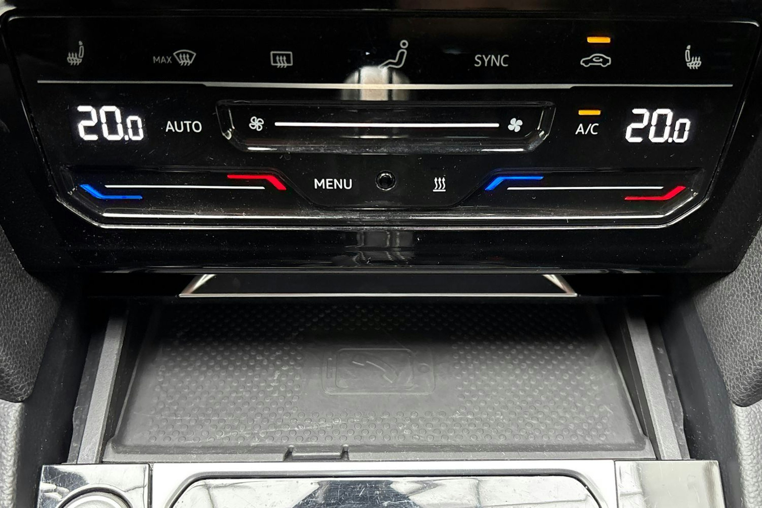harmaa Volkswagen Arteon 2021 kuva 30.