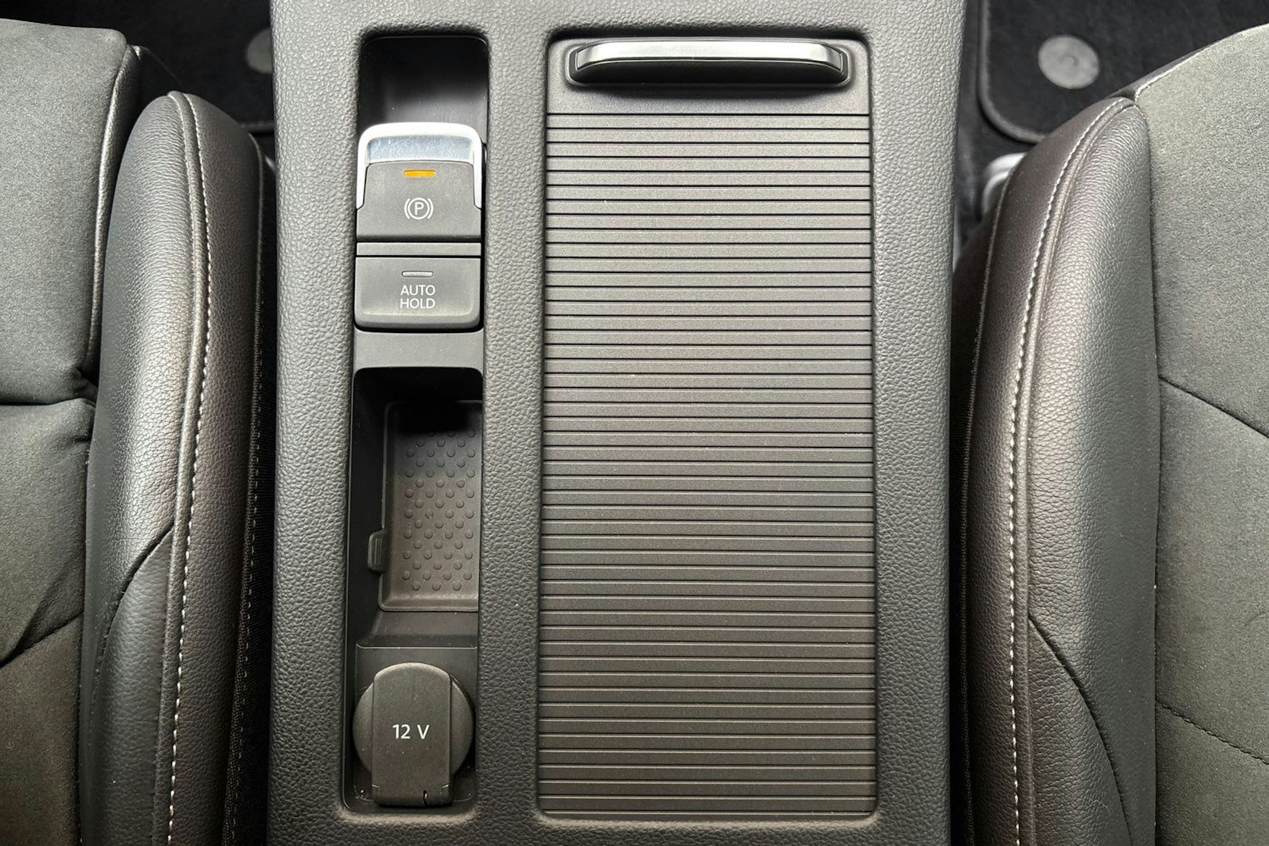 harmaa Volkswagen Arteon 2021 kuva 32.