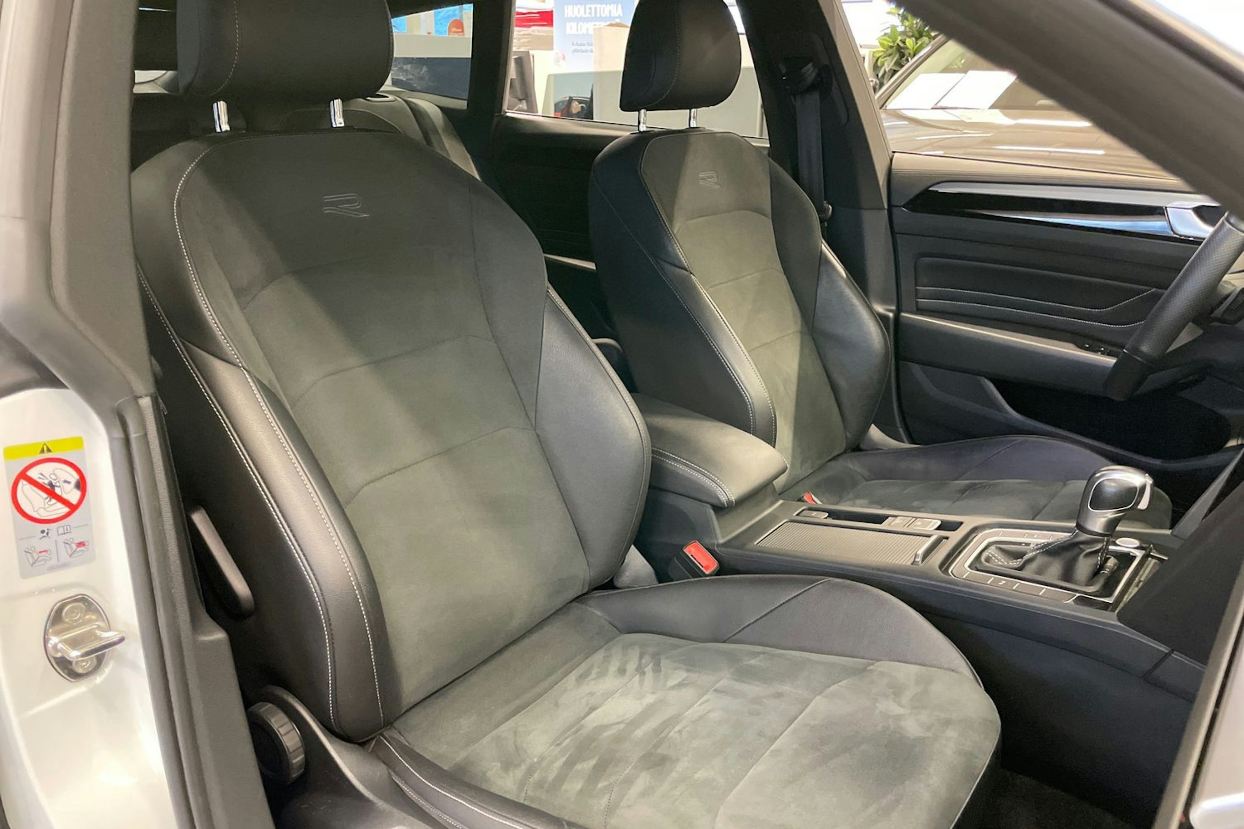 valkoinen Volkswagen Arteon 2022 kuva 14.