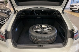 valkoinen Volkswagen Arteon 2022 kuva 16.