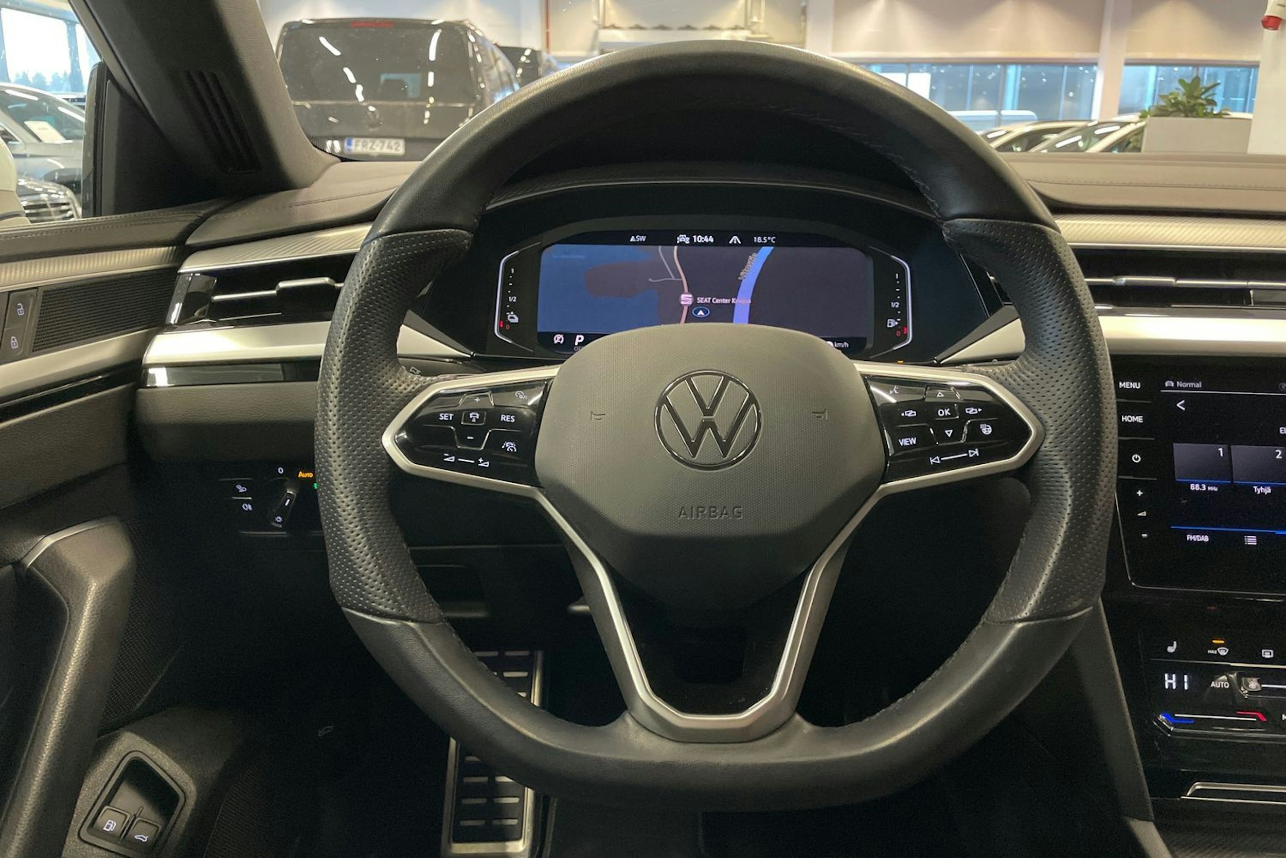 valkoinen Volkswagen Arteon 2022 kuva 17.