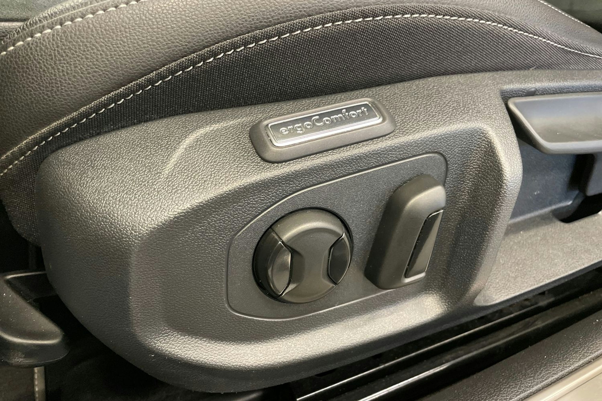 valkoinen Volkswagen Arteon 2022 kuva 18.