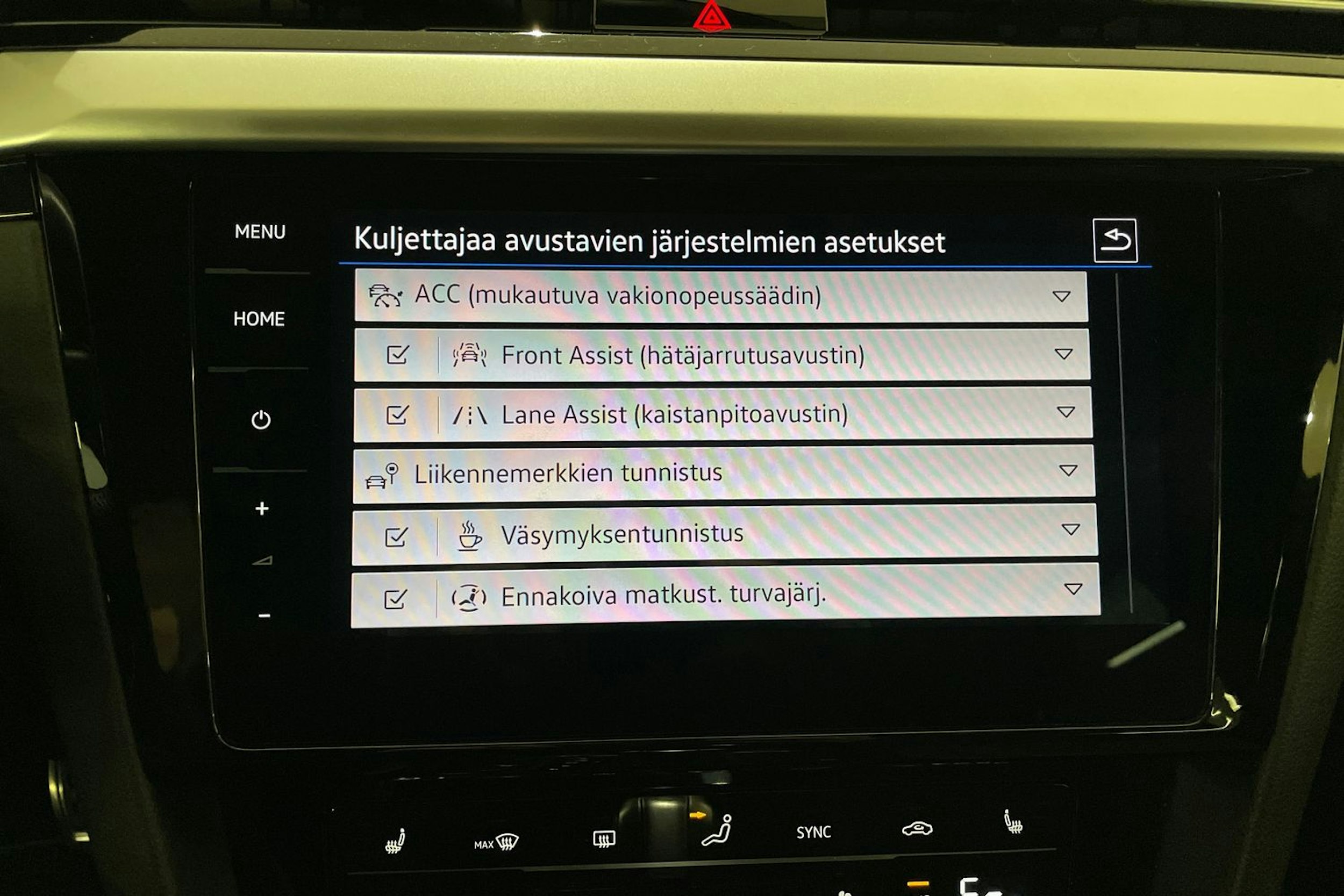 valkoinen Volkswagen Arteon 2022 kuva 23.