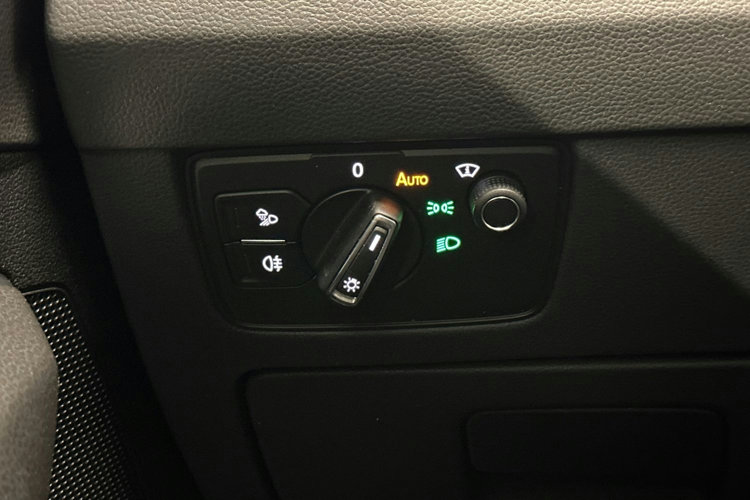 valkoinen Volkswagen Arteon 2022 kuva 16.