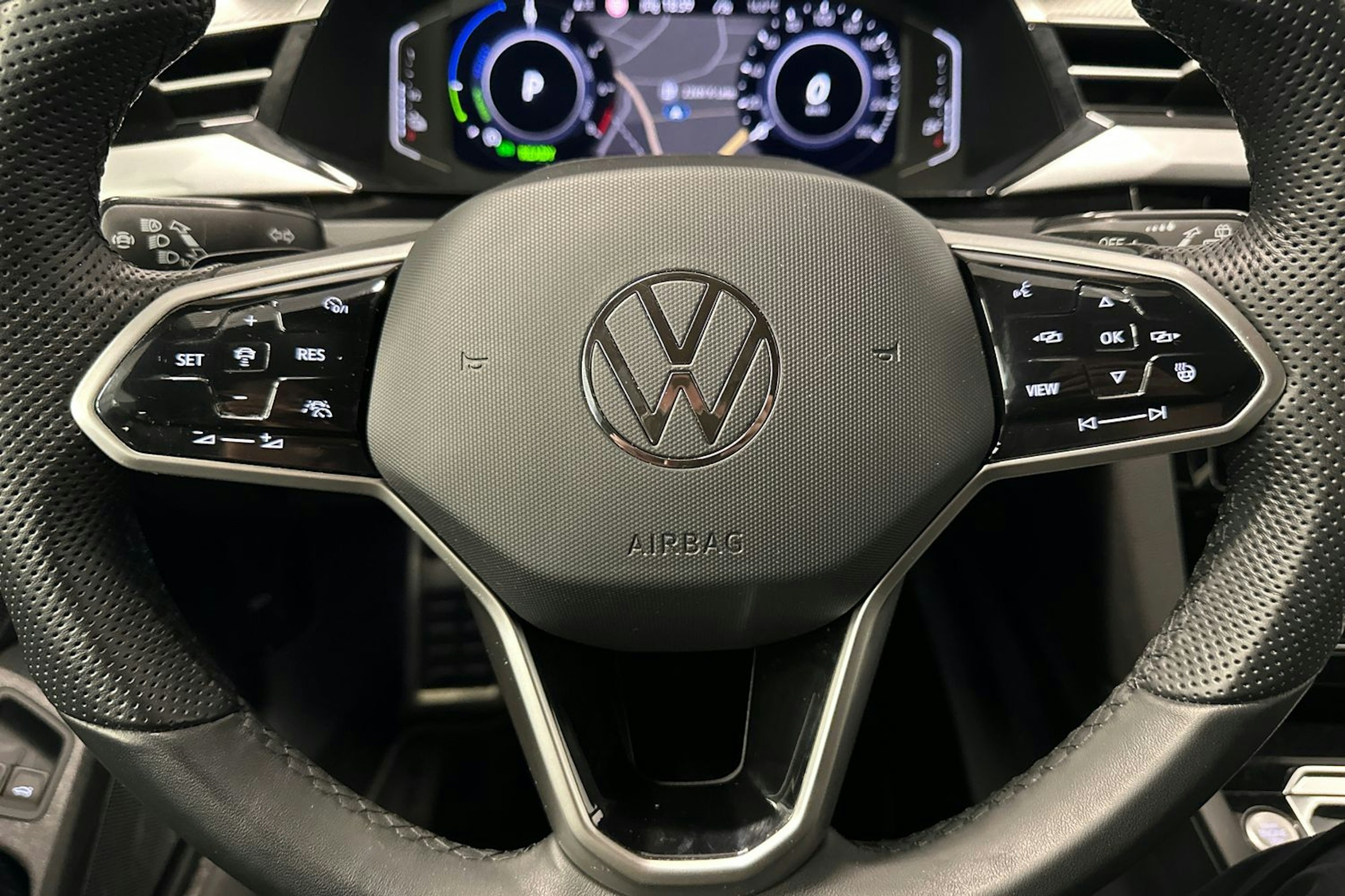 valkoinen Volkswagen Arteon 2022 kuva 18.