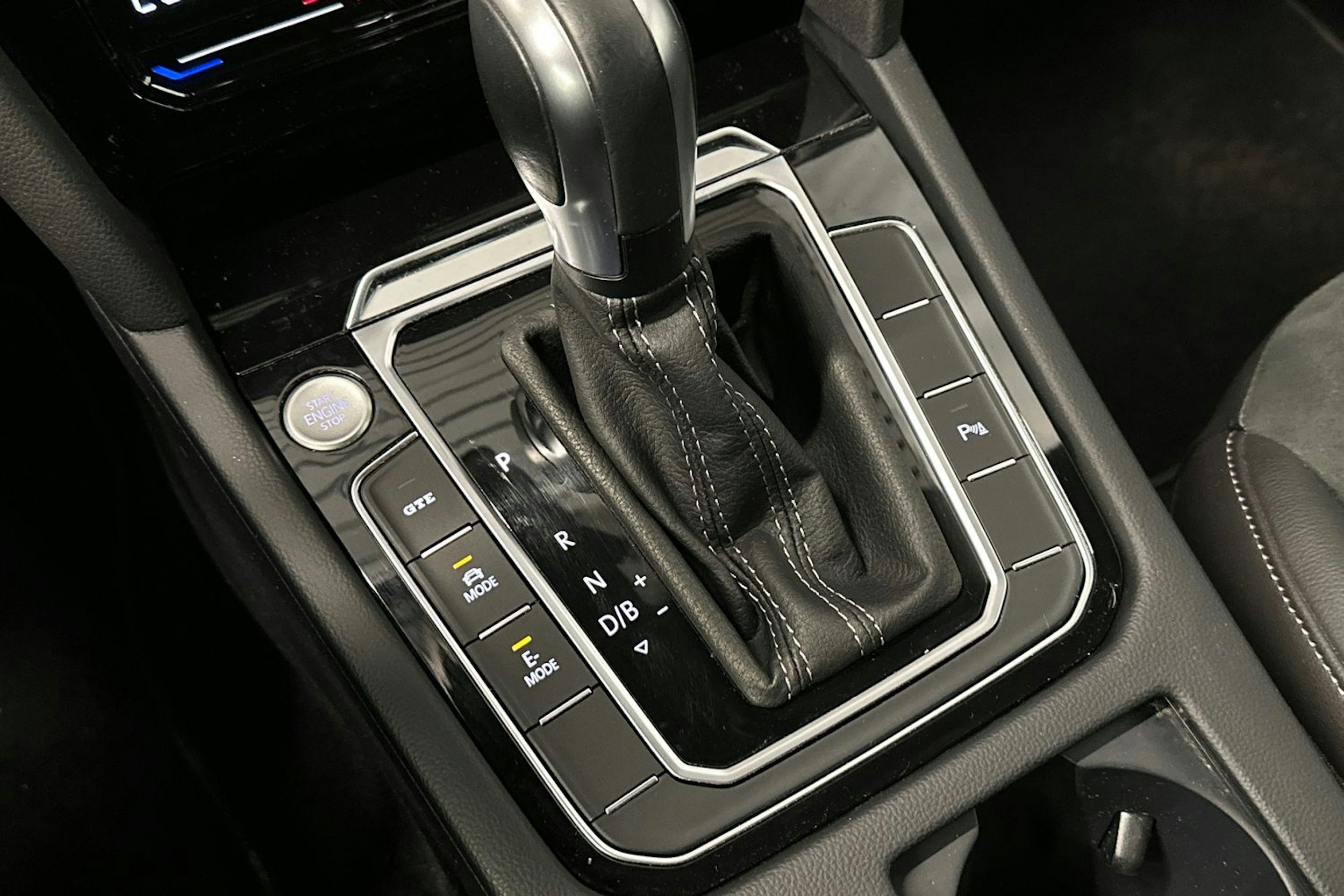 valkoinen Volkswagen Arteon 2022 kuva 23.