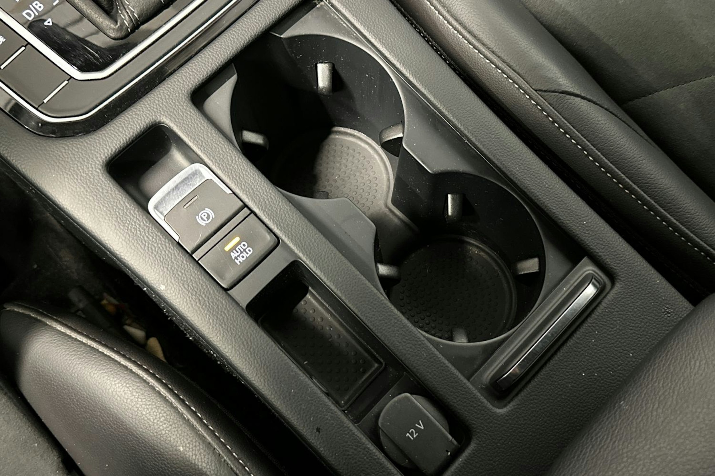 valkoinen Volkswagen Arteon 2022 kuva 24.