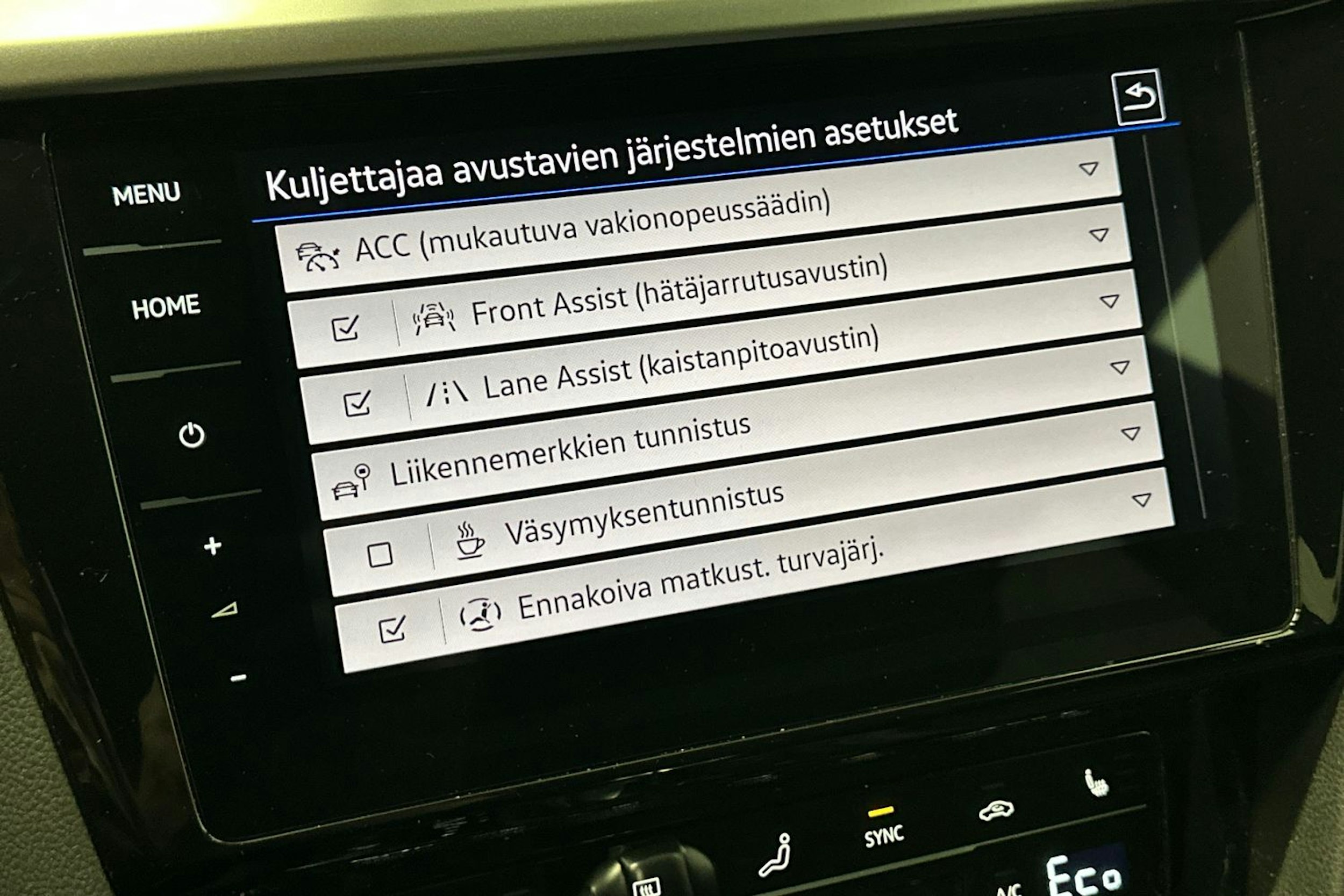 valkoinen Volkswagen Arteon 2022 kuva 26.